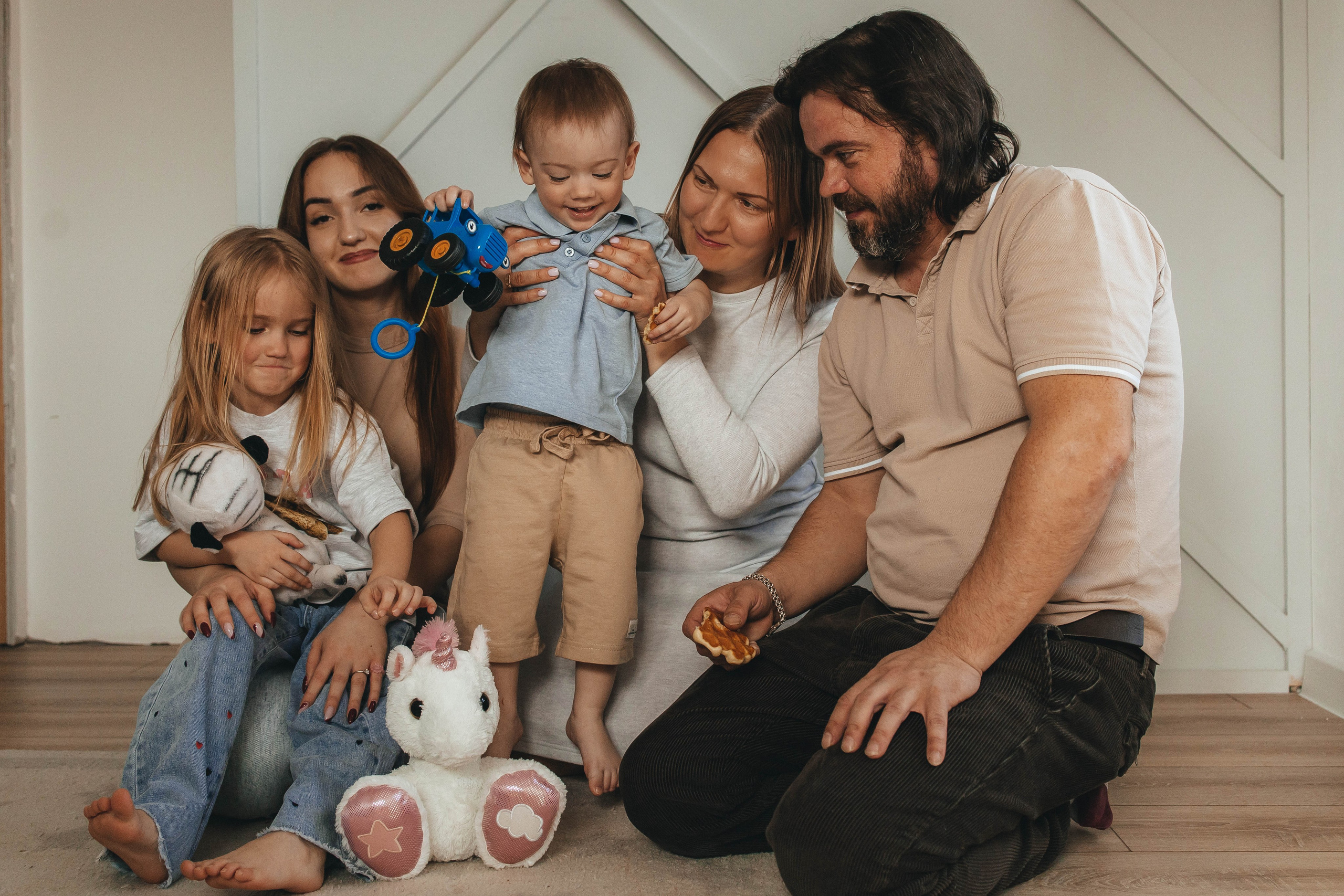 Домашняя съемка в своем доме для большой семьи Вадима, Ларисы, Полины, Элисии и Эрнеста. Семейный фотограф в Москве, Щелково, Фрязино _ Виктория Степанова
