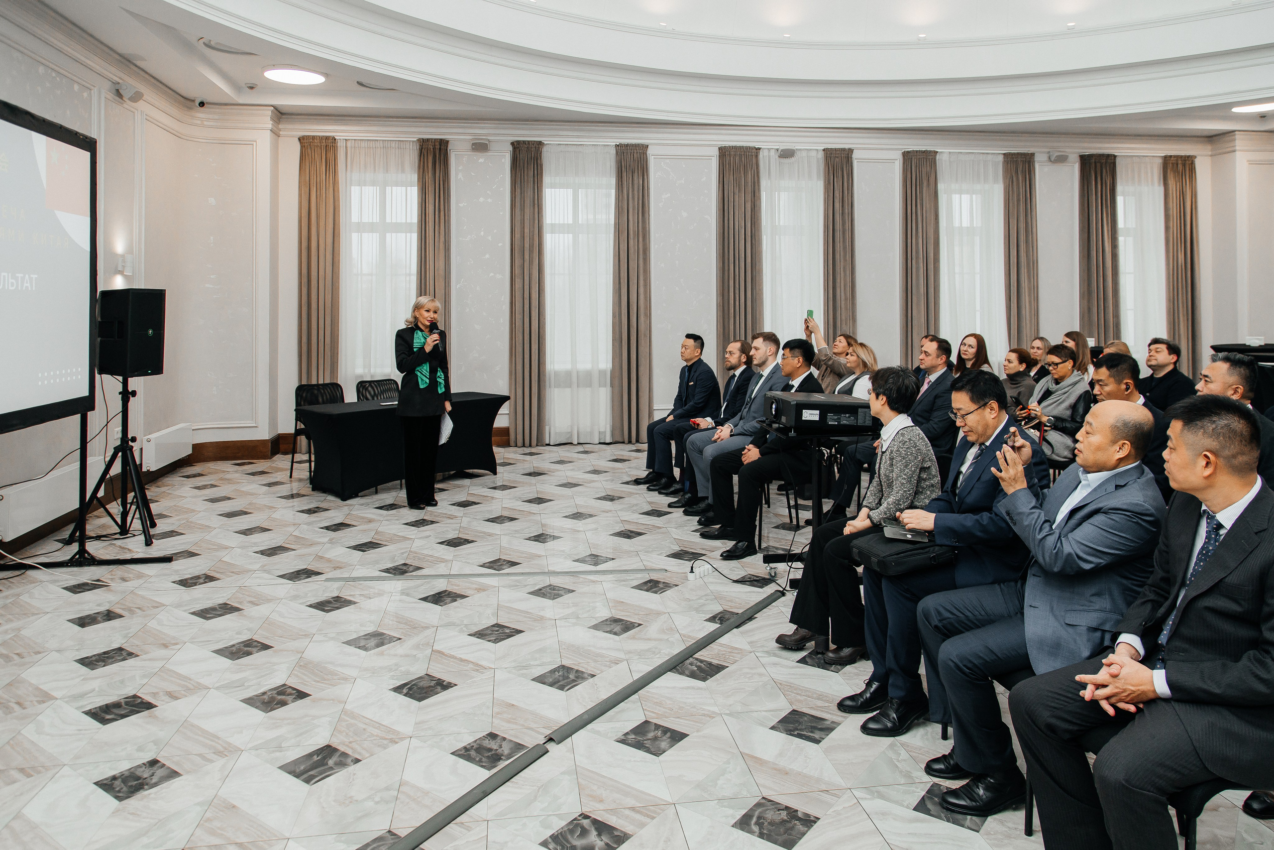 Бизнес — встреча с предпринимателями Китая. Фотограф Екатеринбург Марина Поздеева