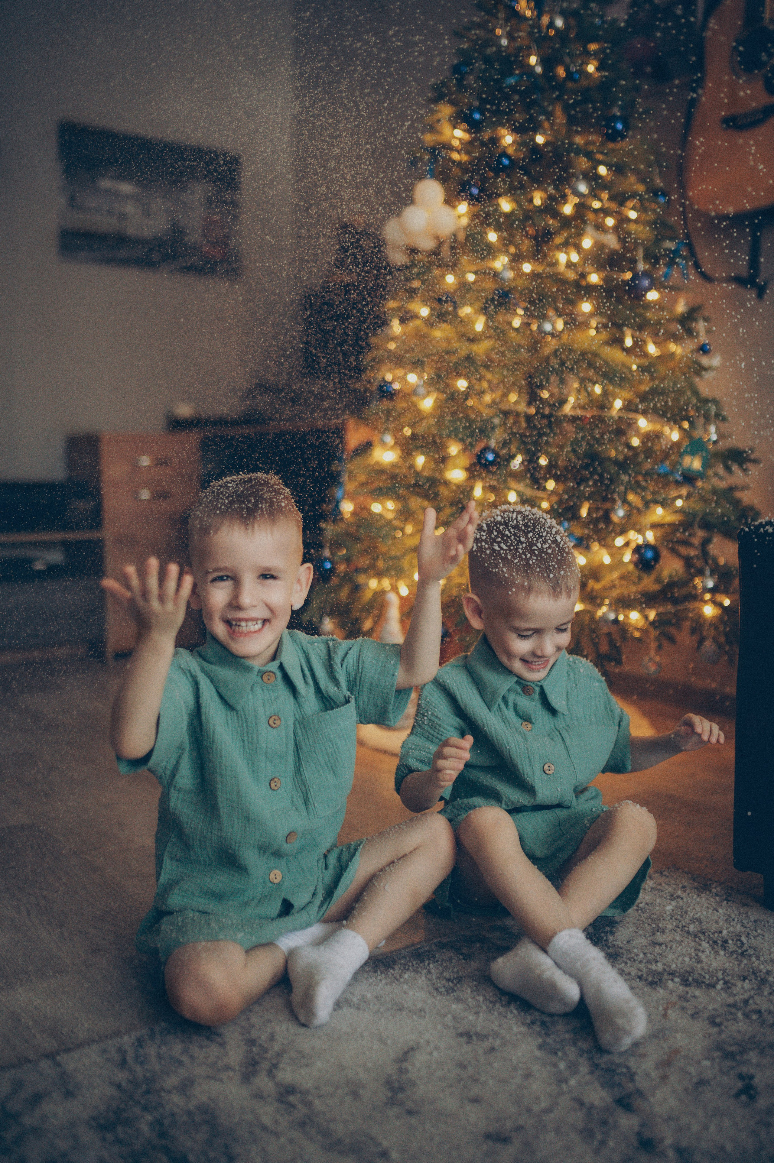 Миша и Тимофей (новогодняя домашняя). Фотограф, г. Лесной Свердловской области