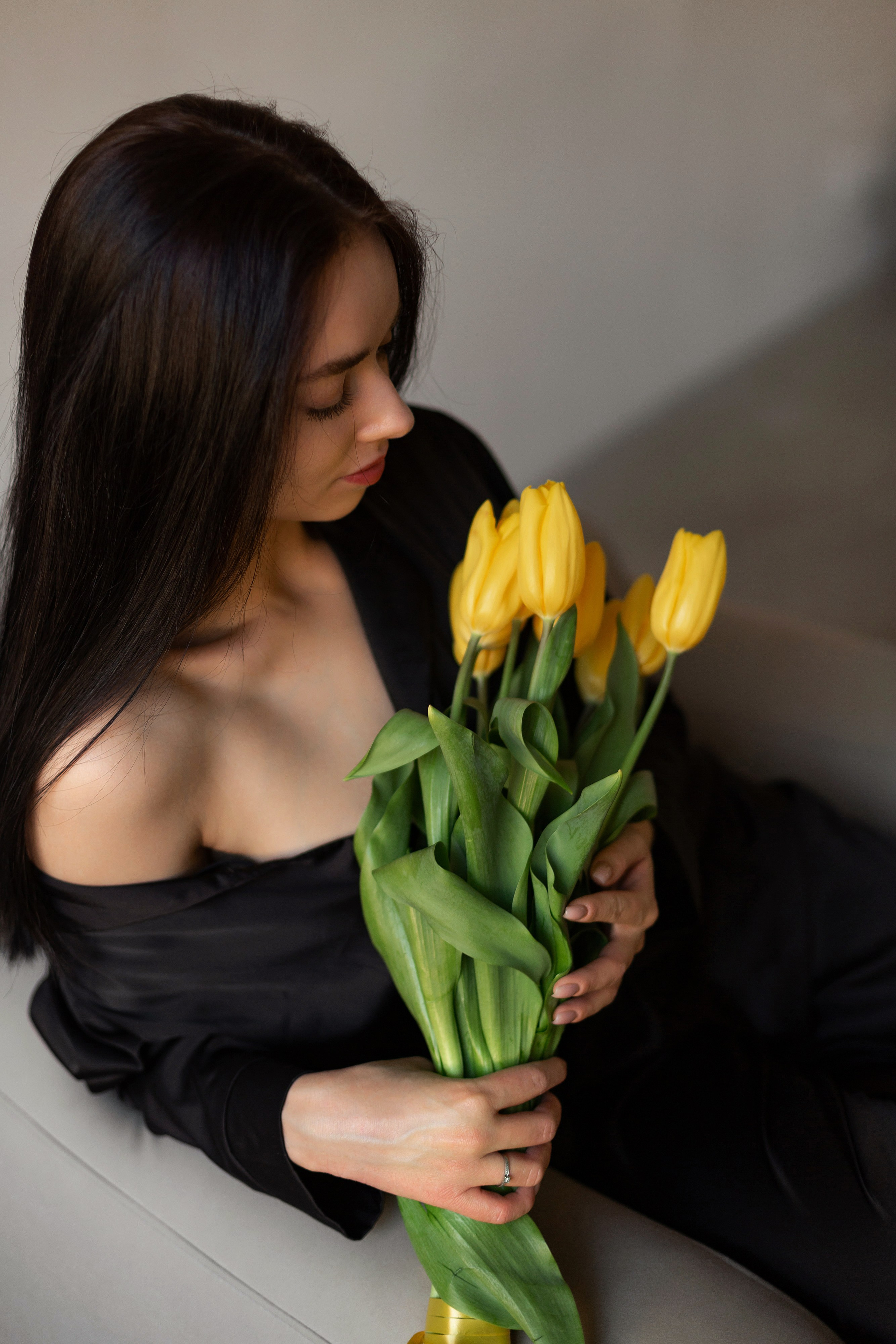 Фотосессия девушки с тюльпанами. Свадебный и портретный фотограф в Санкт-Петербурге Надежда Чечулина
