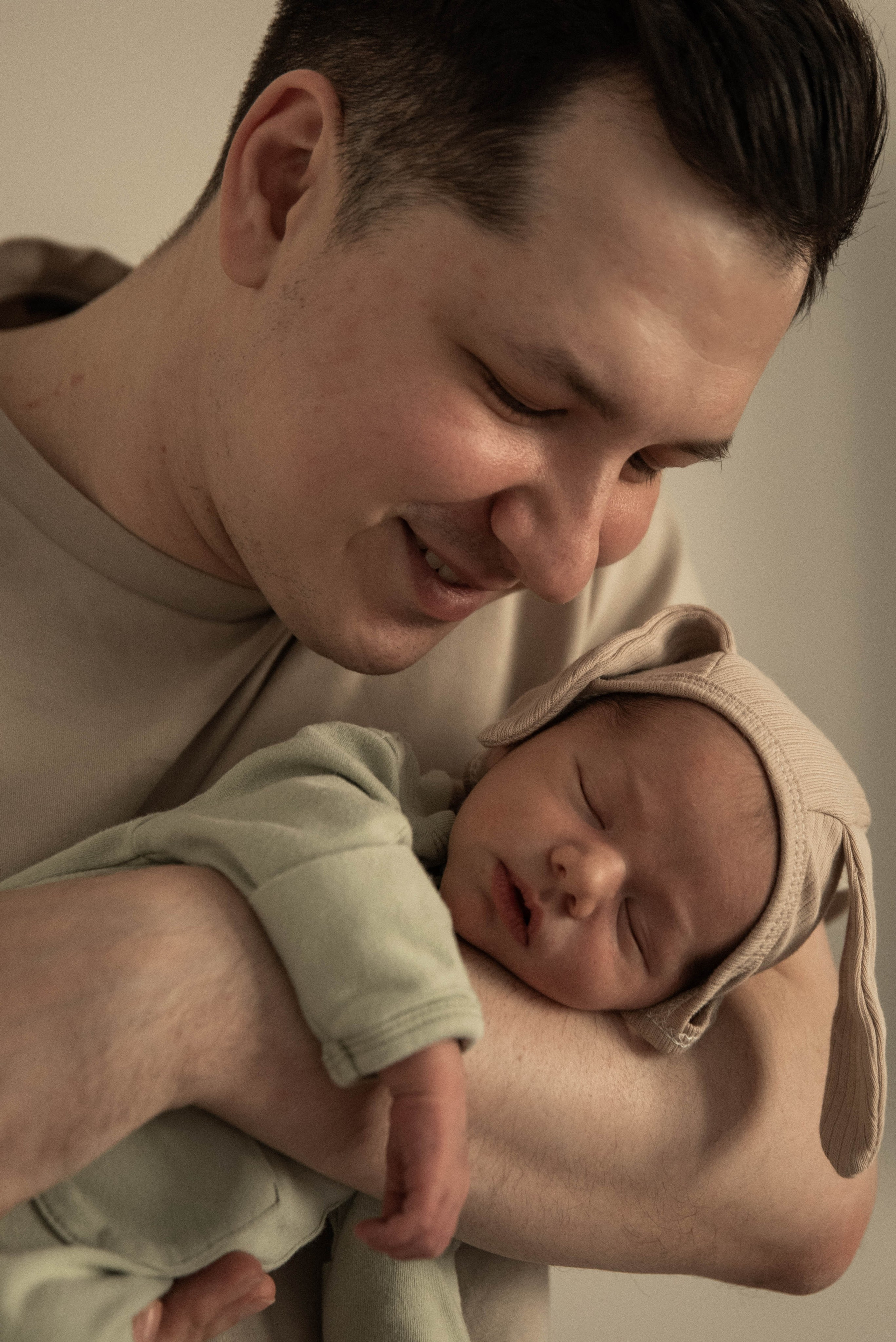 Выписка Маэля. Роддом Лахта Мать и Дитя. Фотограф на роды и семейные истории в Санкт-Петербурге Татьяна Дмитренко