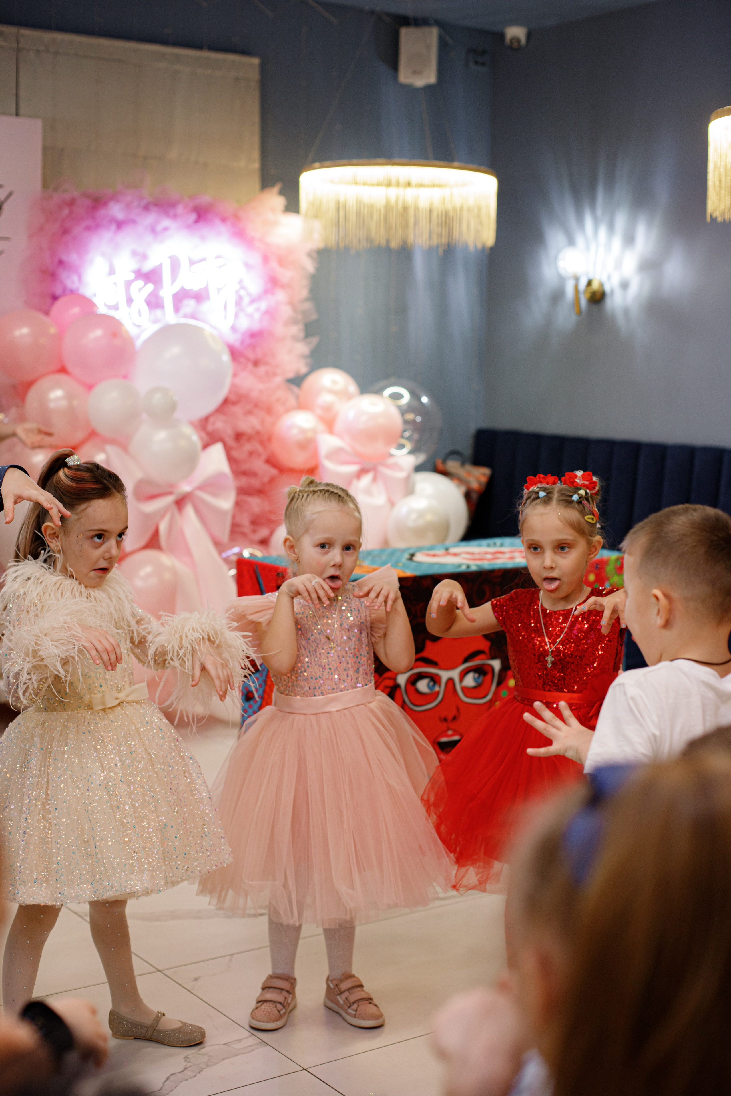 ASIA'S BIRTHDAY PARTY. Photokarish