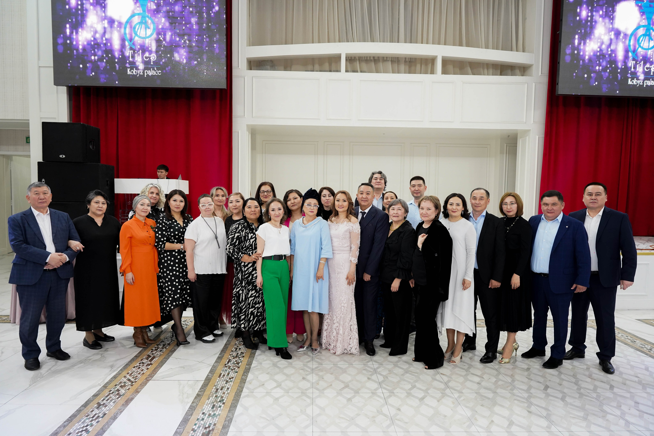 Dana uzatu. Фотограф Ернар Ержанов