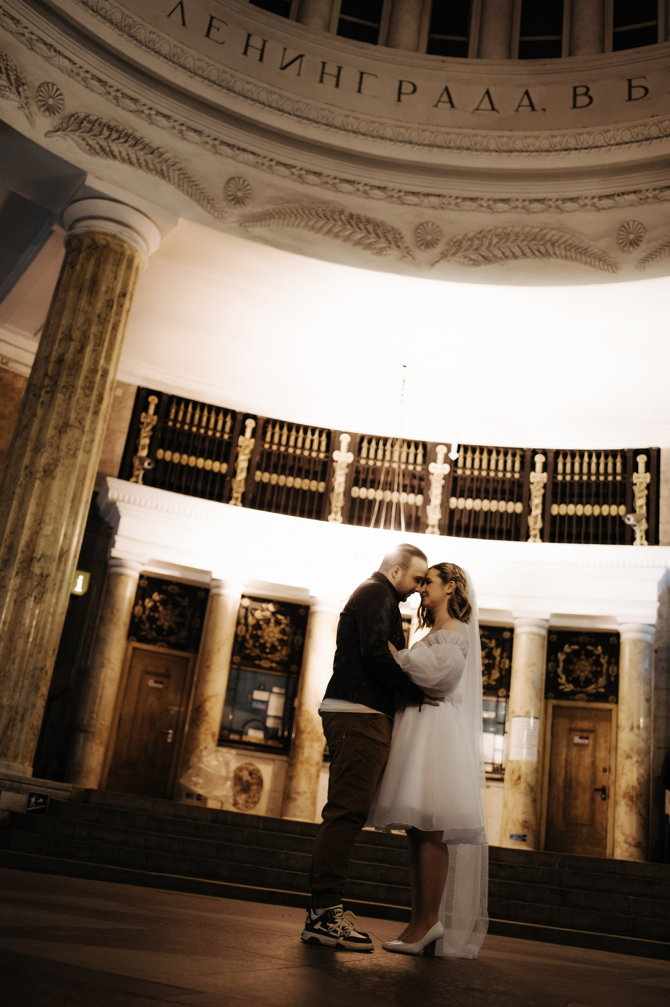 Свадебная в метро. Семейный и свадебный фотограф в Санкт-Петербурге Юлия Мельникова
