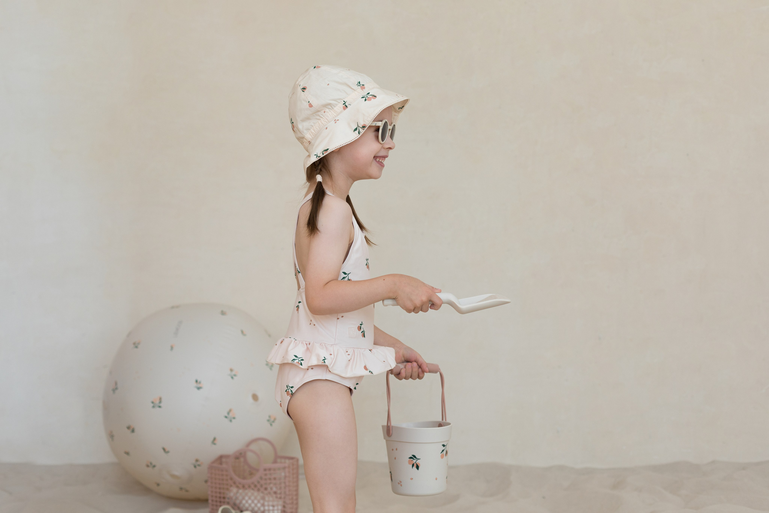 Фотосессия в песке для детского бренда. Детский и контент фотограф Надя Волкова Санкт-Петербург