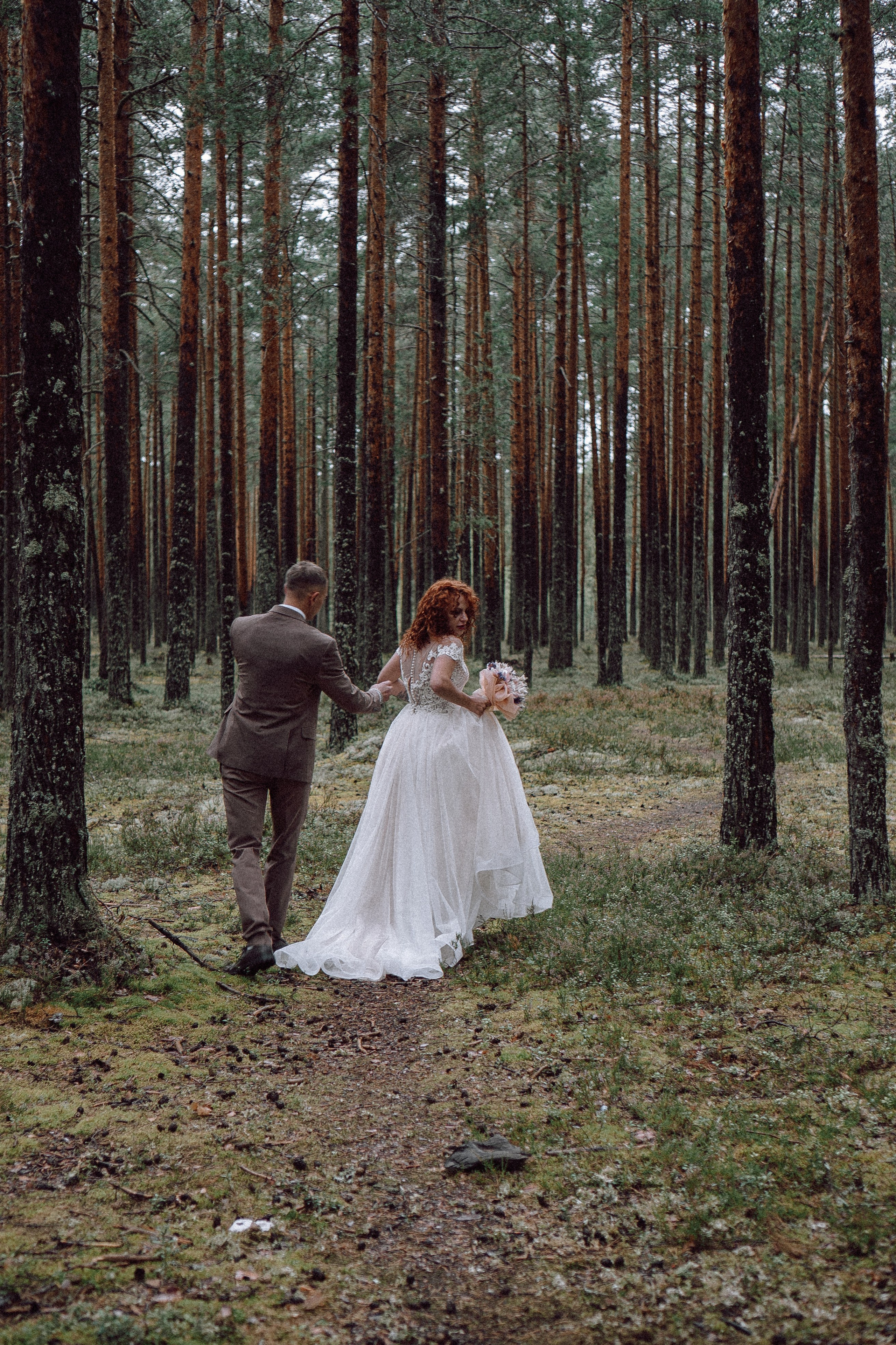 СВАДЕБНАЯ ФОТОСЕССИИЯ ПАРЫ В ГОРОДЕ ПРИОЗЕРСК В СОСНОВОМ ЛЕСУ И С ПИКАПОМ. Профессиональный фотограф, Санкт-Петербург — Виктория Богомолова