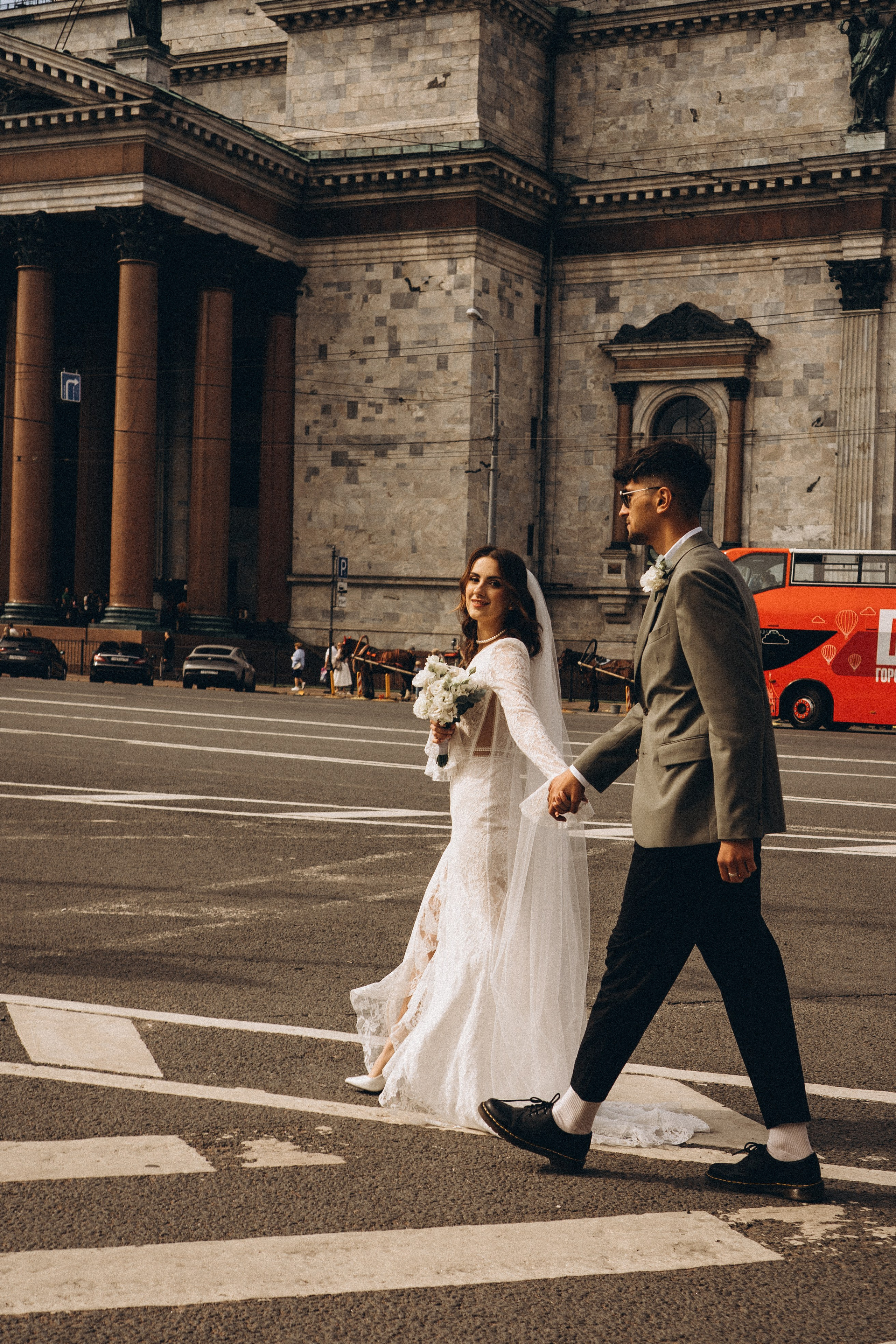 СВАДЕБНАЯ ПРОГУЛКА ВОЗЕ ИСАИКЕВСКОГО СОБОРА АСТОРИИ И ЗАКОНОДАЛЕТНОГО СОБРАНИЯ. Профессиональный фотограф, Санкт-Петербург — Виктория Богомолова