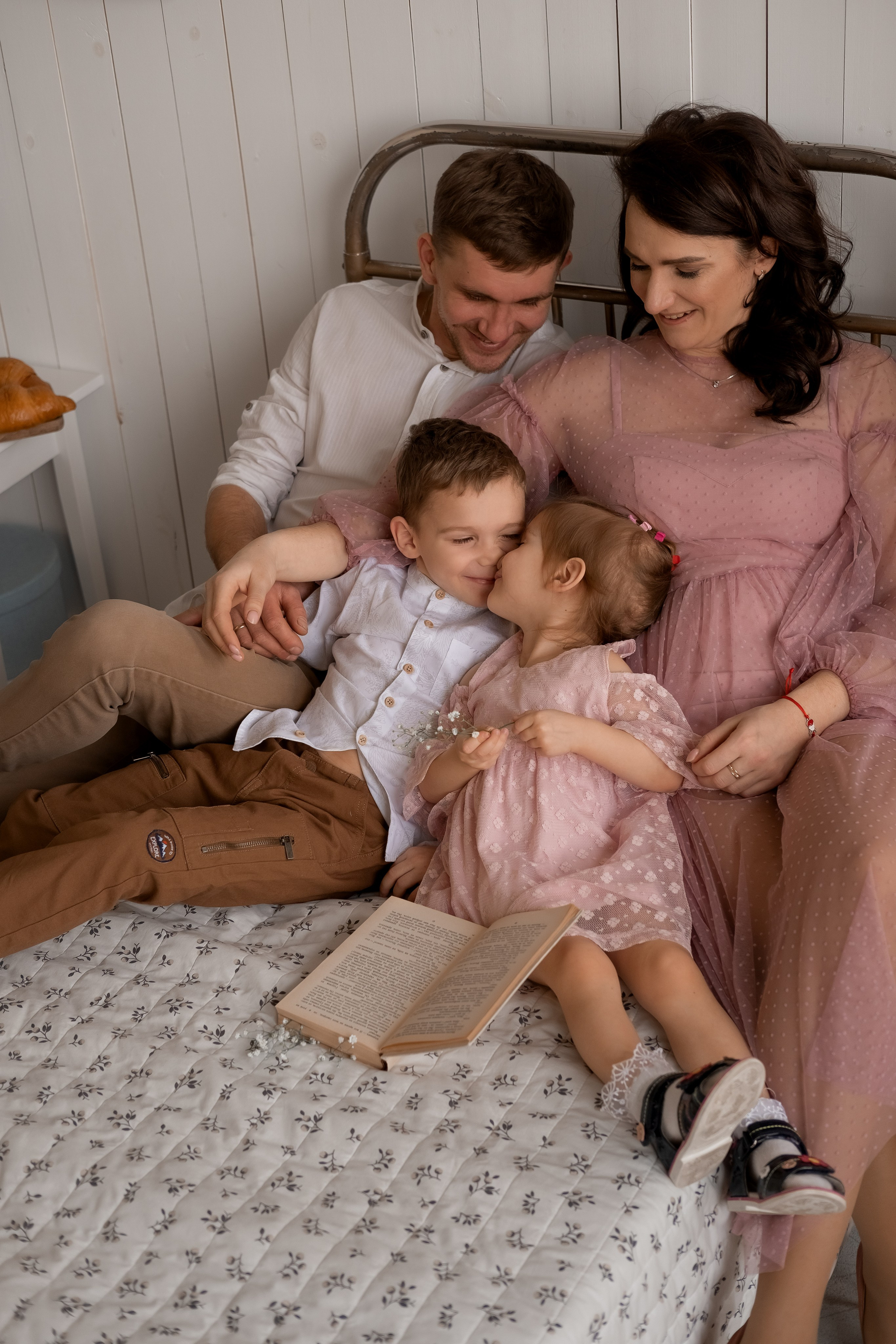 Семейная фотосессия (прогулки и студии). Семейный и женский фотограф в Санкт-Петербурге