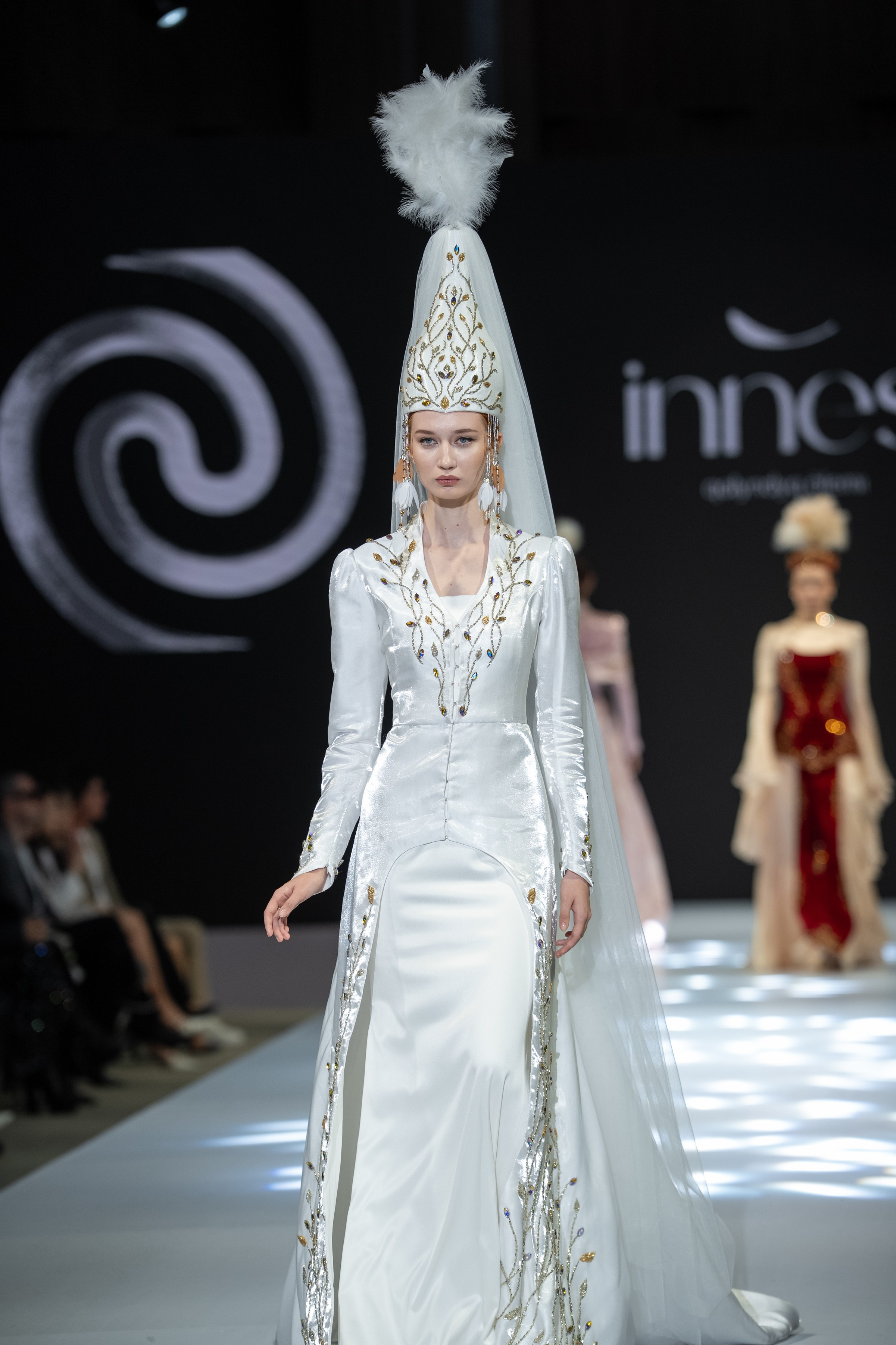 EURASIAN FASHION WEEK Innes. Сайт Алматинского НЮ АРТ, будуар и фэшн фотографа Дениса Карпенко
