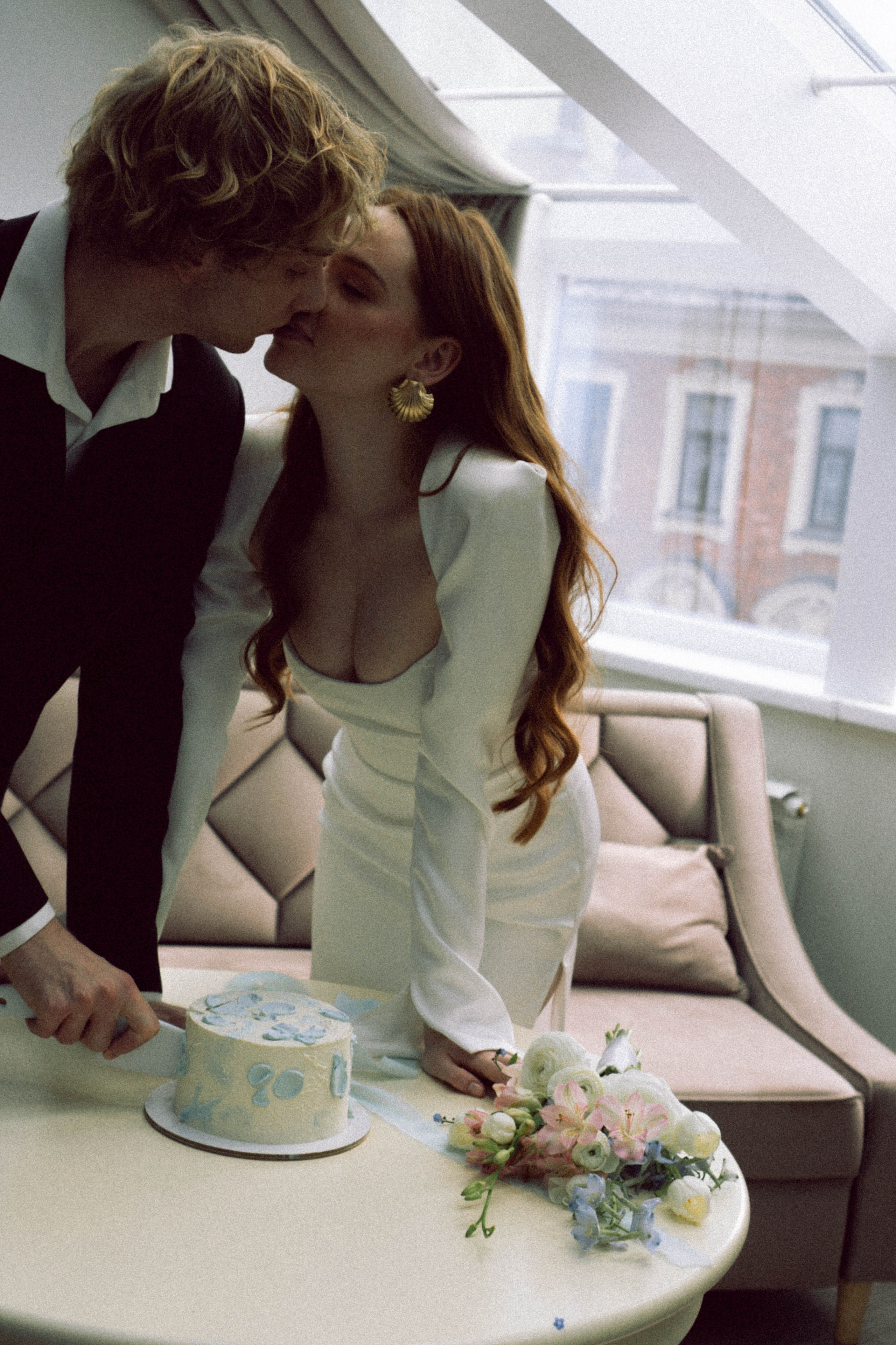 СВАДЕБНАЯ СЬЕМКА В ОТЕЛЕ. СБОРЫ ЖЕНИХА И НЕВЕСТЫ И ТАКЖЕ ТОР И ПОДГОТОВКА К ПРОГУЛКЕ. Профессиональный фотограф, Санкт-Петербург — Виктория Богомолова