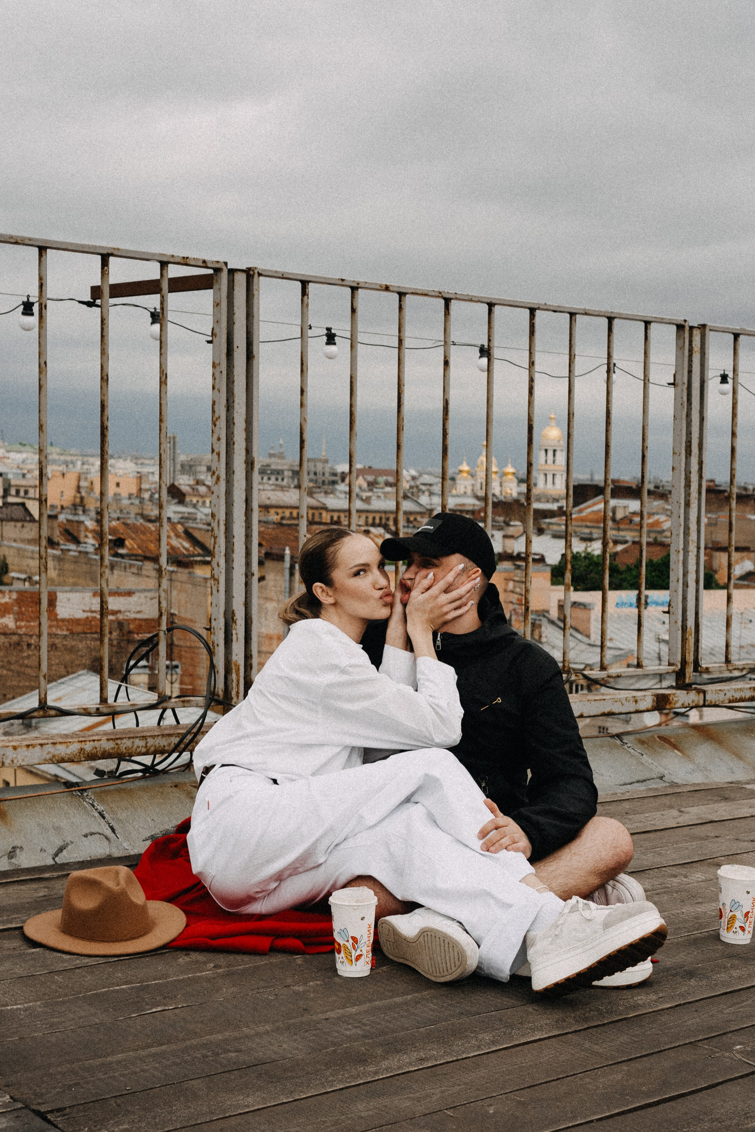 МЫ ГУЛЯЛИ ПРО КРЫШАМ ПИТЕРА. Профессиональный фотограф, Санкт-Петербург — Виктория Богомолова