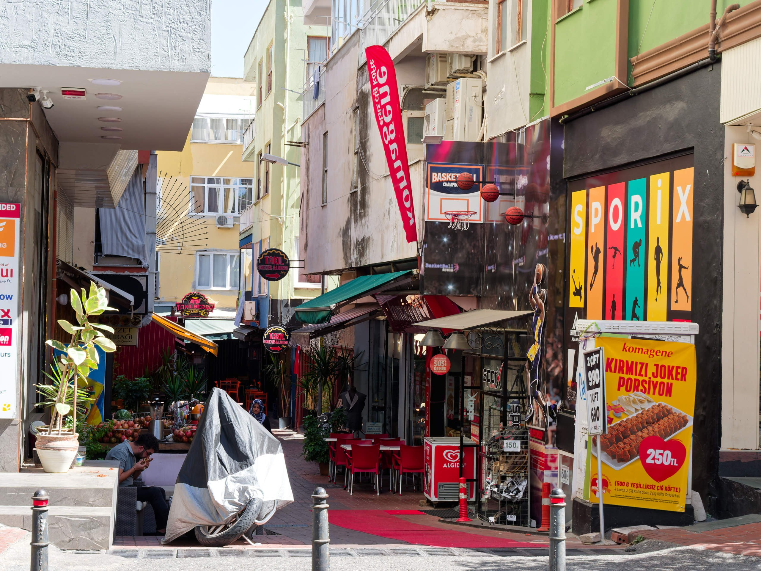 Алания 2025, город, стрит-фото. Избранные фотографии