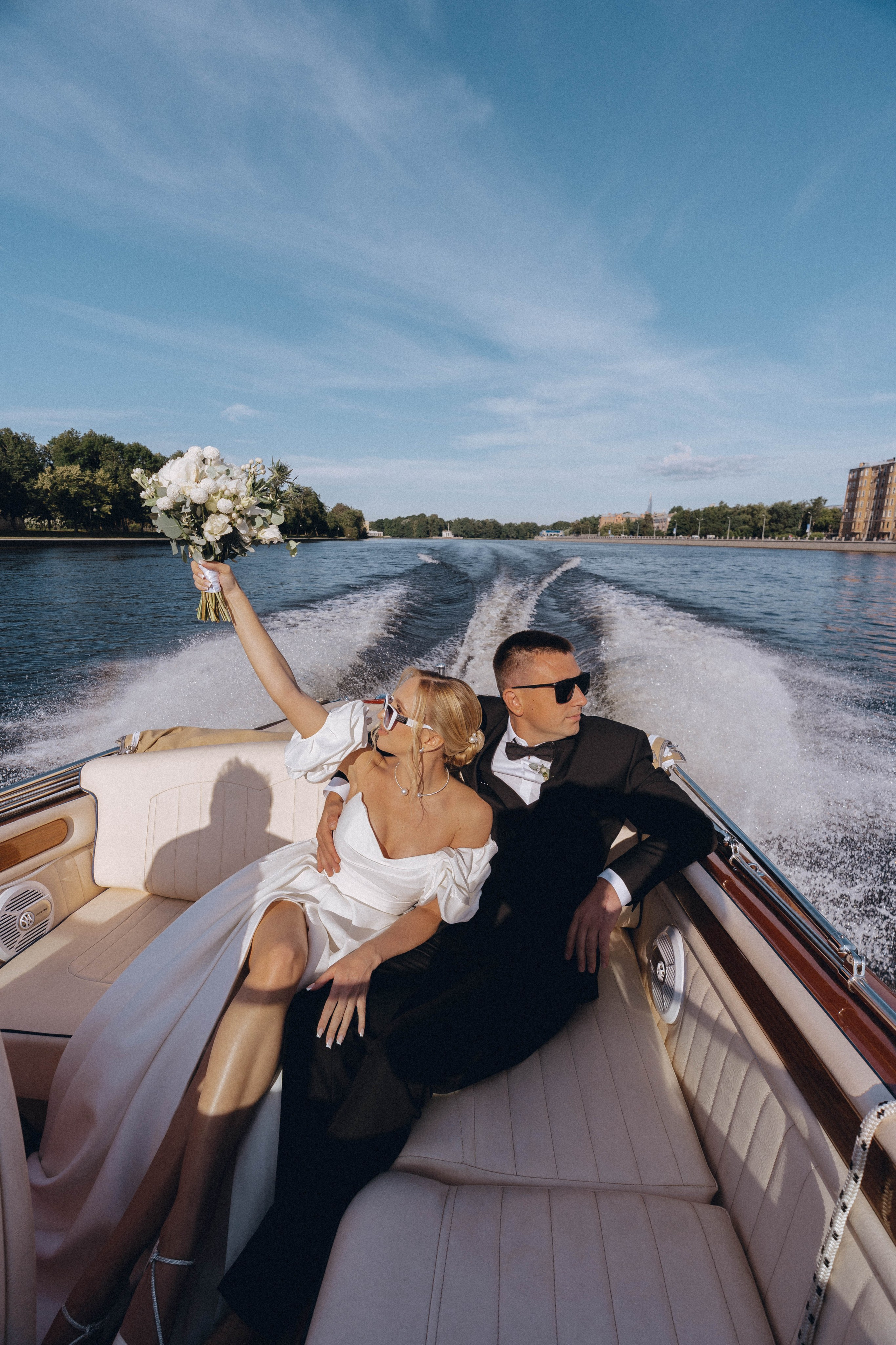 СВАДЕНБНАЯ СЬЕМКА НА КАТЕРЕ ПО КАНАЛАМ САНКТ-ПЕТЕРБУРГА И В АКВАТОРИИ НЕВЫ. Профессиональный фотограф, Санкт-Петербург — Виктория Богомолова