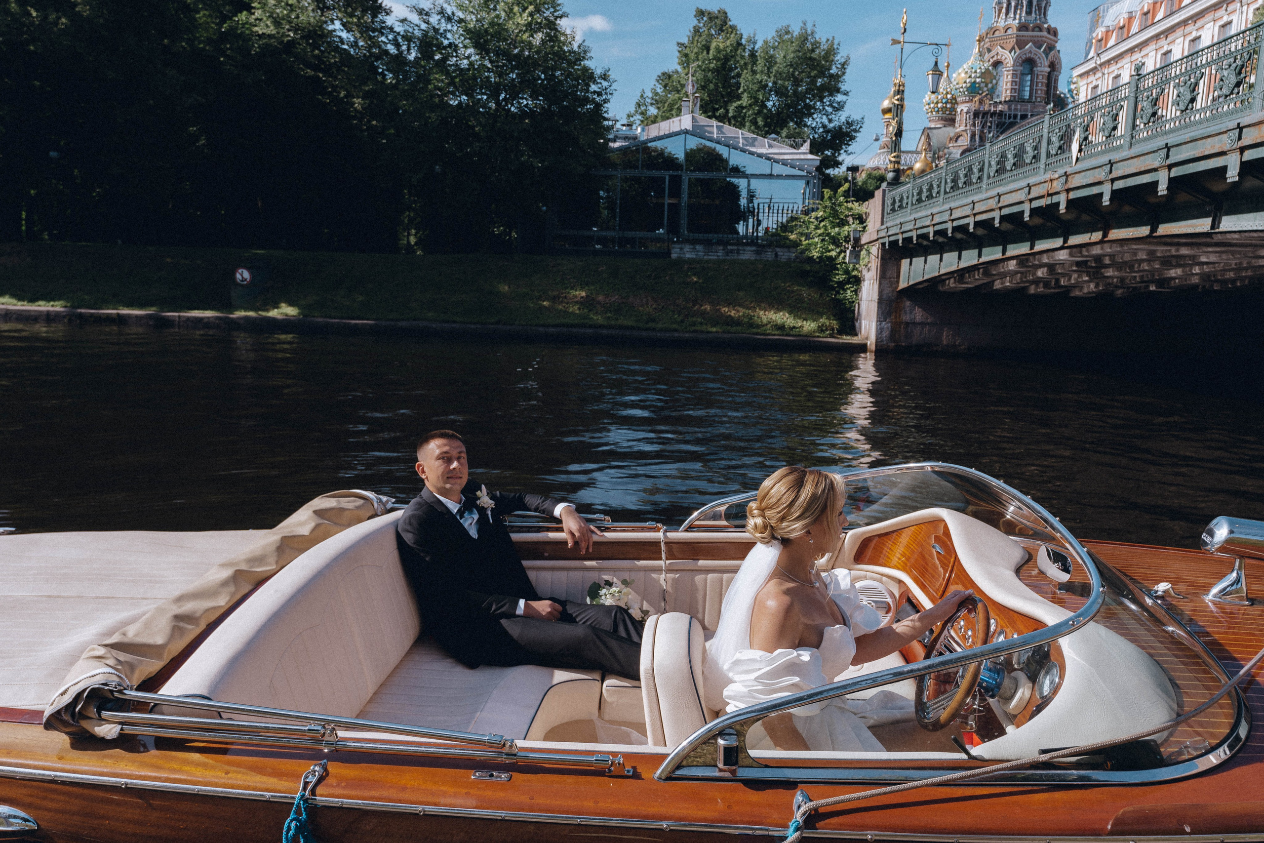 СВАДЕНБНАЯ СЬЕМКА НА КАТЕРЕ ПО КАНАЛАМ САНКТ-ПЕТЕРБУРГА И В АКВАТОРИИ НЕВЫ. Профессиональный фотограф, Санкт-Петербург — Виктория Богомолова