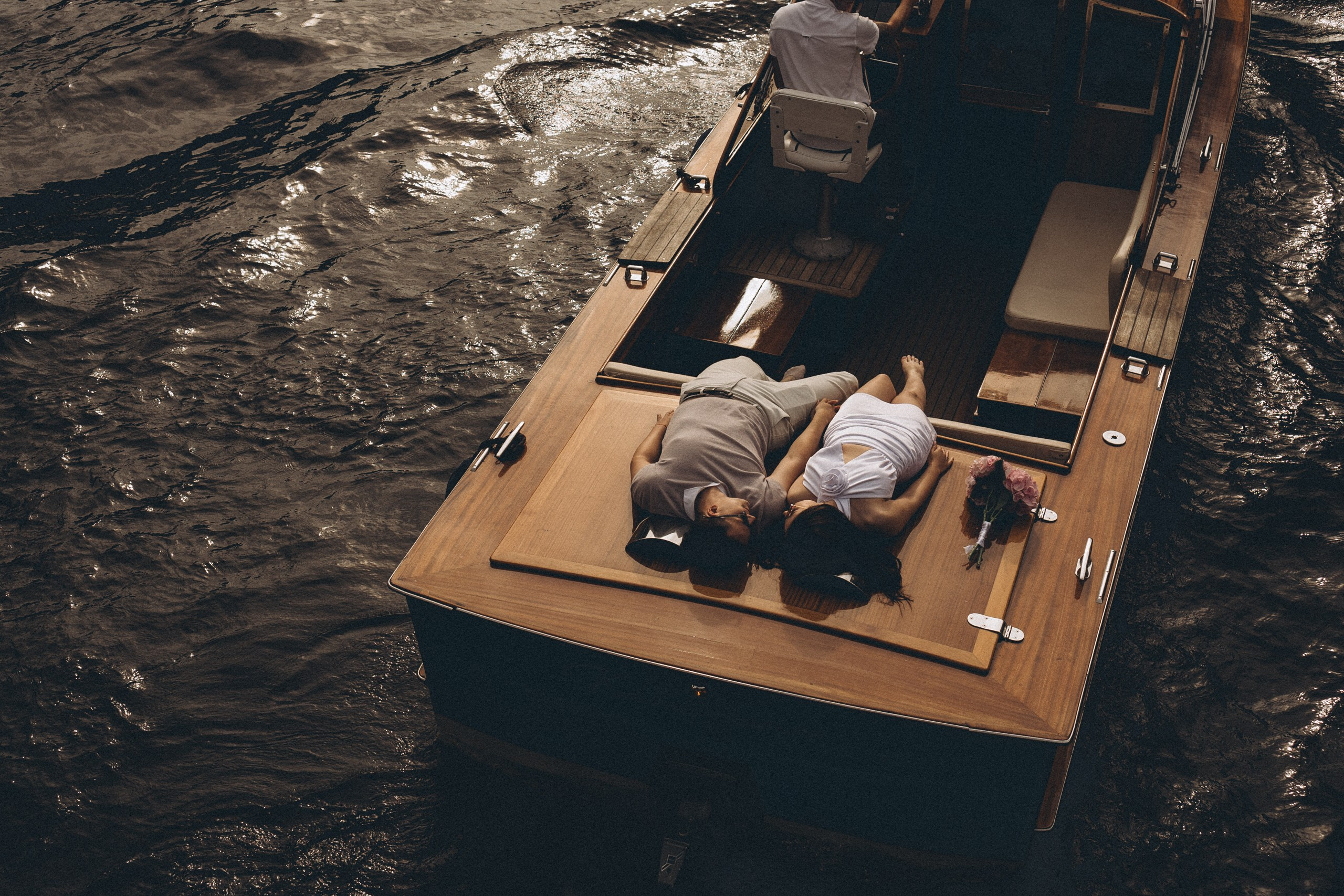 СВАДЕНБНАЯ СЬЕМКА НА КАТЕРЕ ПО КАНАЛАМ САНКТ-ПЕТЕРБУРГА И В АКВАТОРИИ НЕВЫ. Профессиональный фотограф, Санкт-Петербург — Виктория Богомолова