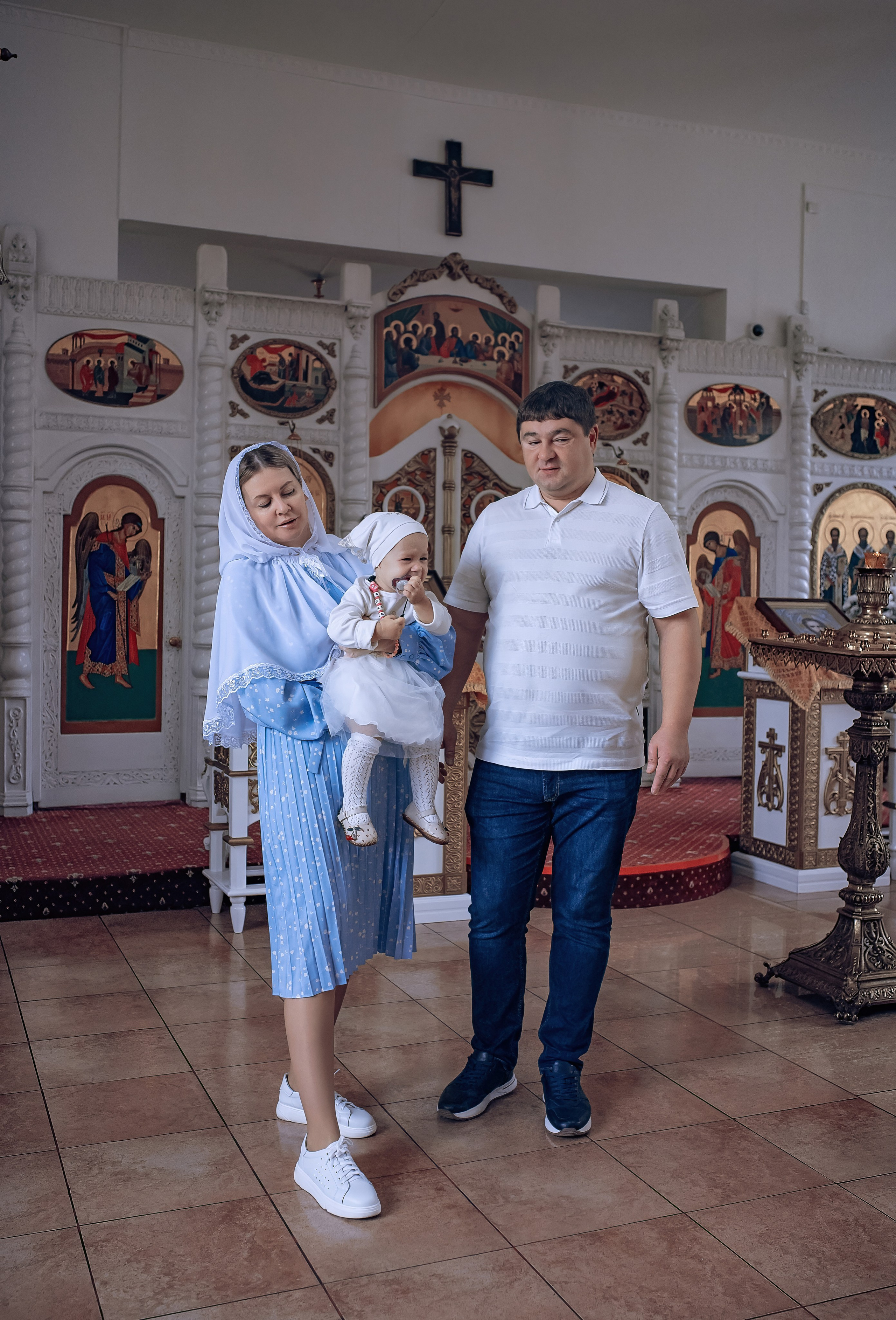 Крещение Алины в Трехсвятительской церкви Красноярск. Фотографы крещения/венчания  Красноярск Татьяна и Вячеслав Переваловы