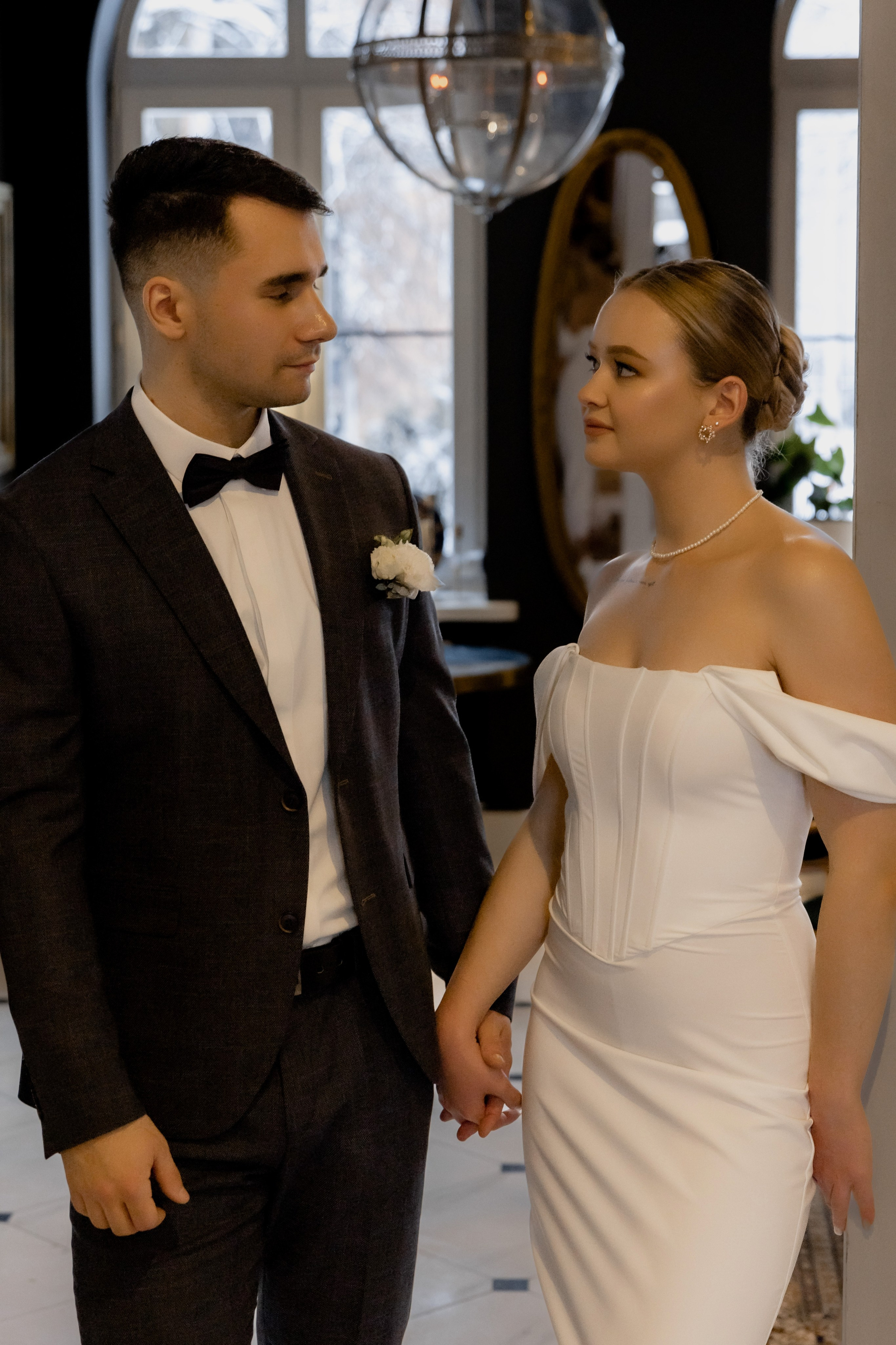 Свадебная фотосессия в отеле Чайковский г. Калининград. Свадебный фотограф Калининград