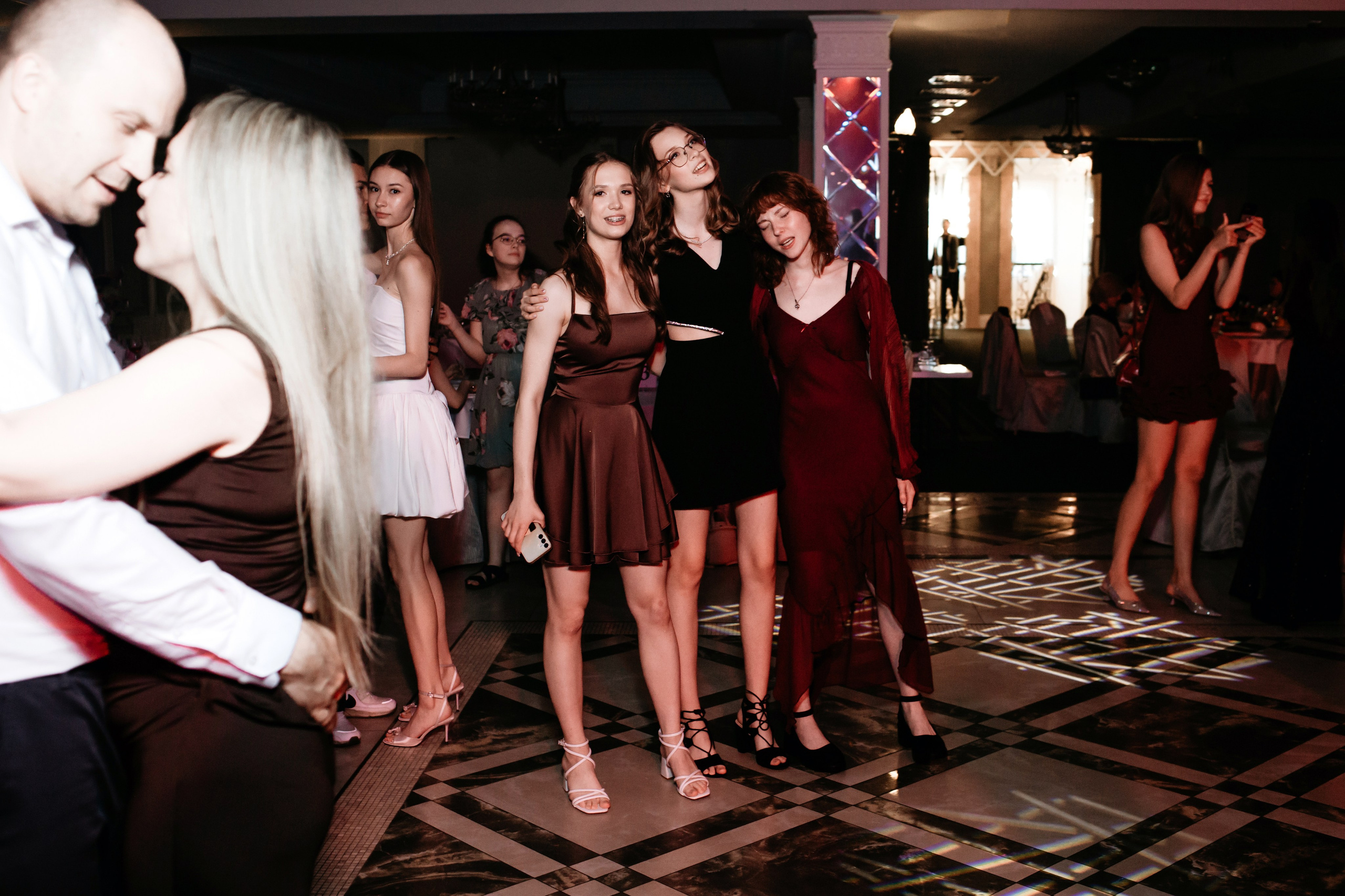 Выпускной 2025 (9класс) 124 школа. Фотограф в Челябинске Ополихина Анна