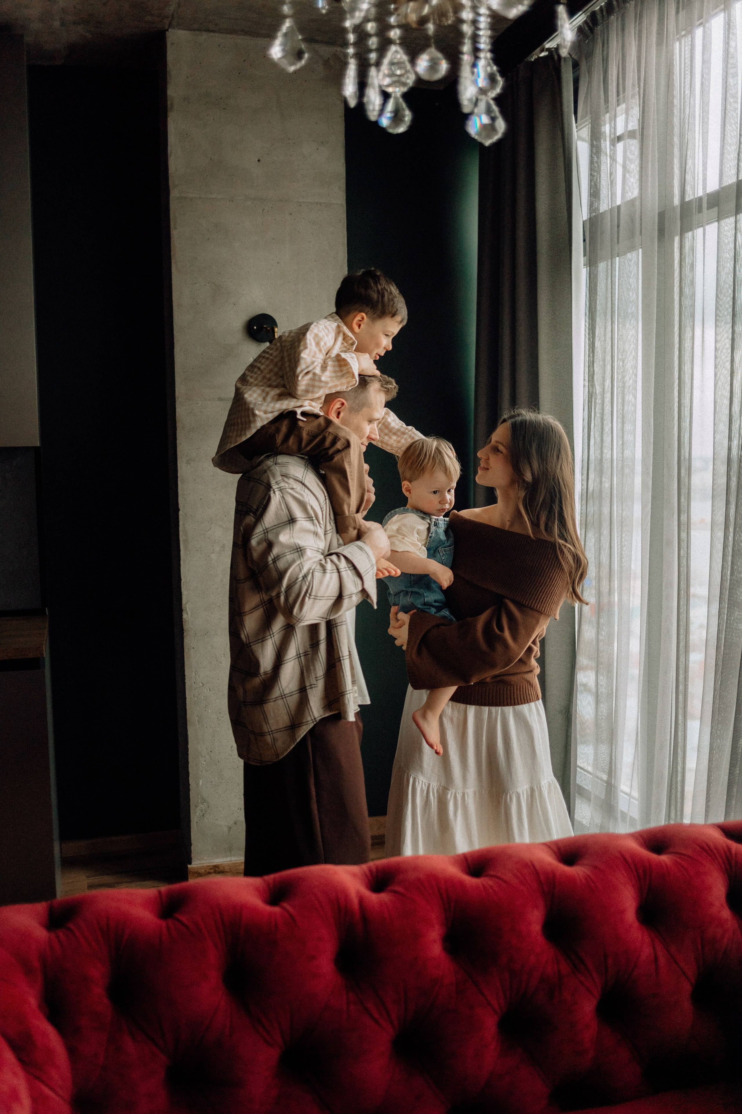 Звонко смеялись