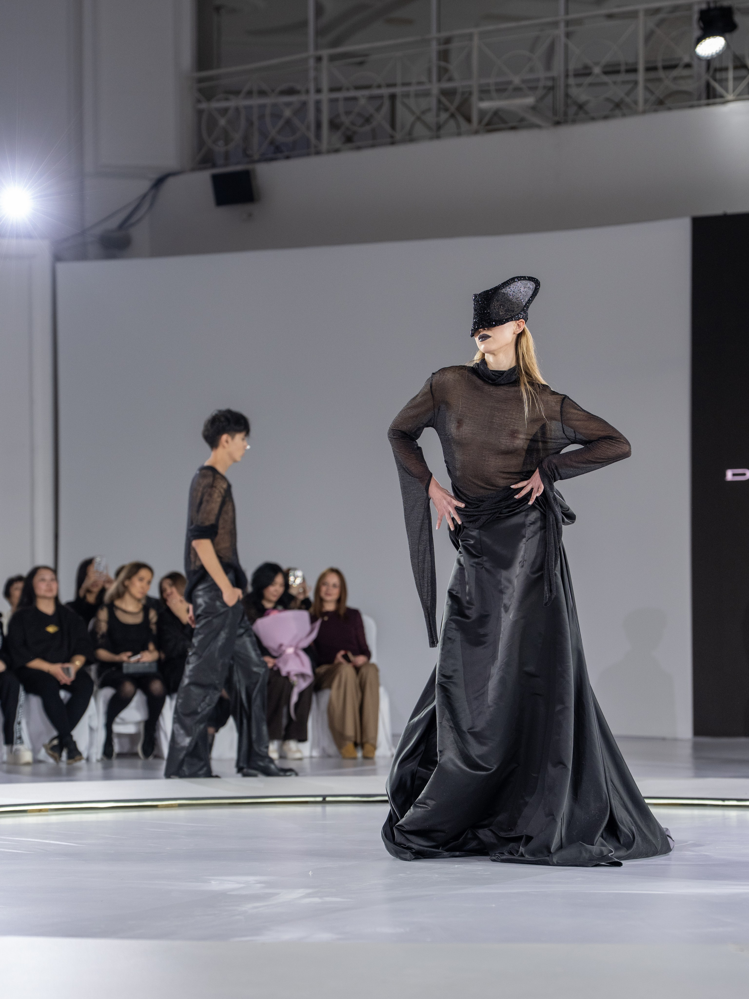 Дизайн DVALI. Сайт Алматинского НЮ АРТ, будуар и фэшн фотографа Дениса Карпенко