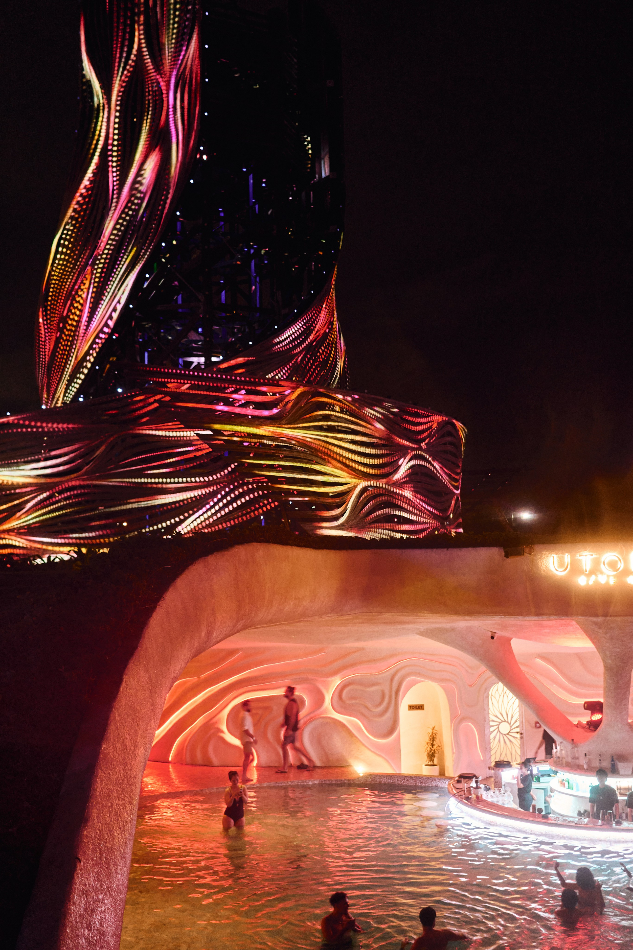 NuanuNight. See the moment and catche. commercial and reportage