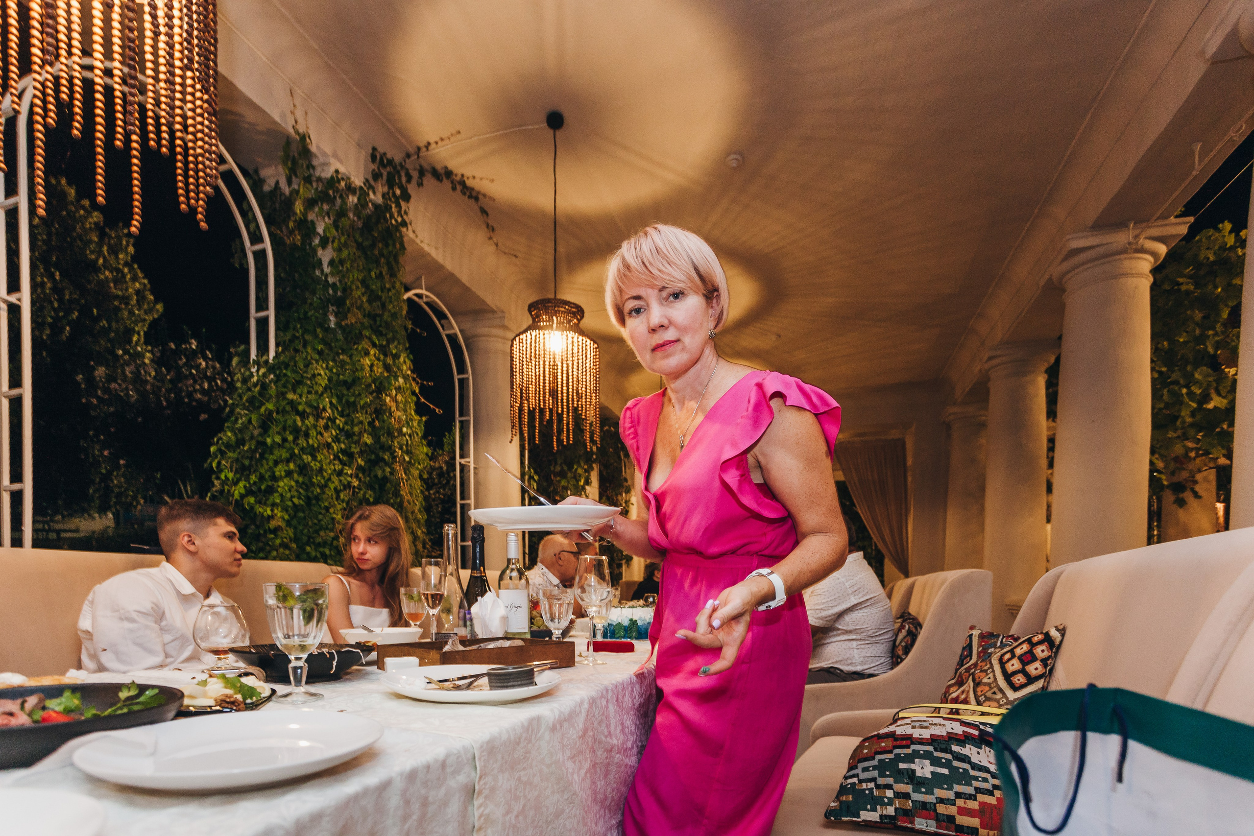 День рождение в уютном ресторане. Фотограф Денис Денисов