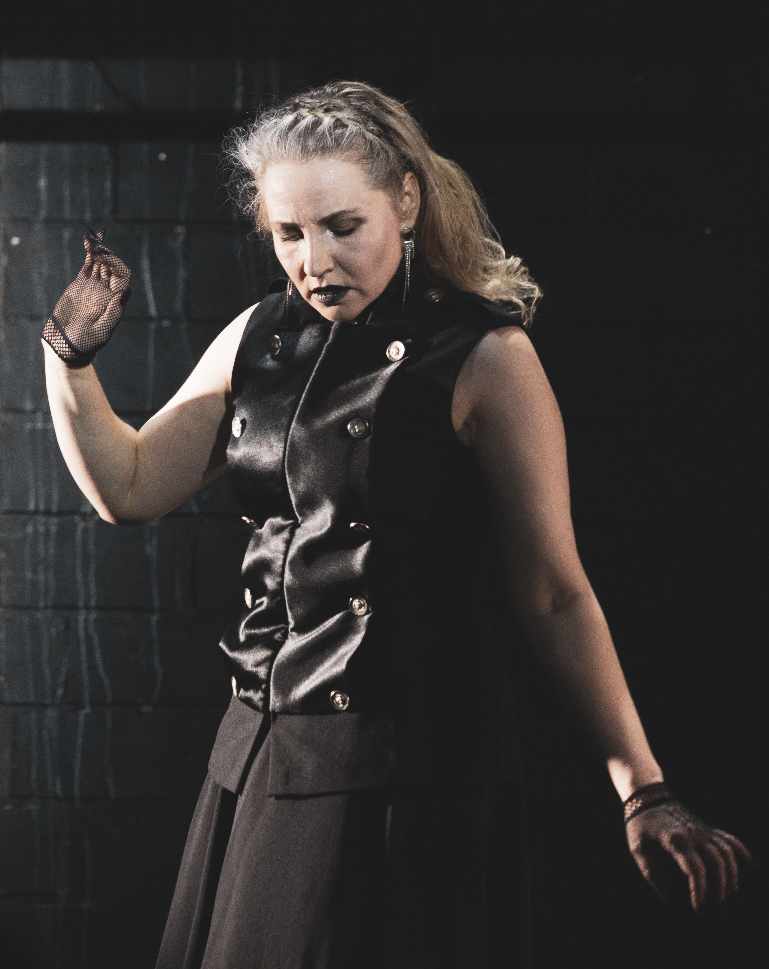 Онегин_Чехов Центр. Фотограф. г. Южно-Сахалинск. Олег Толстов