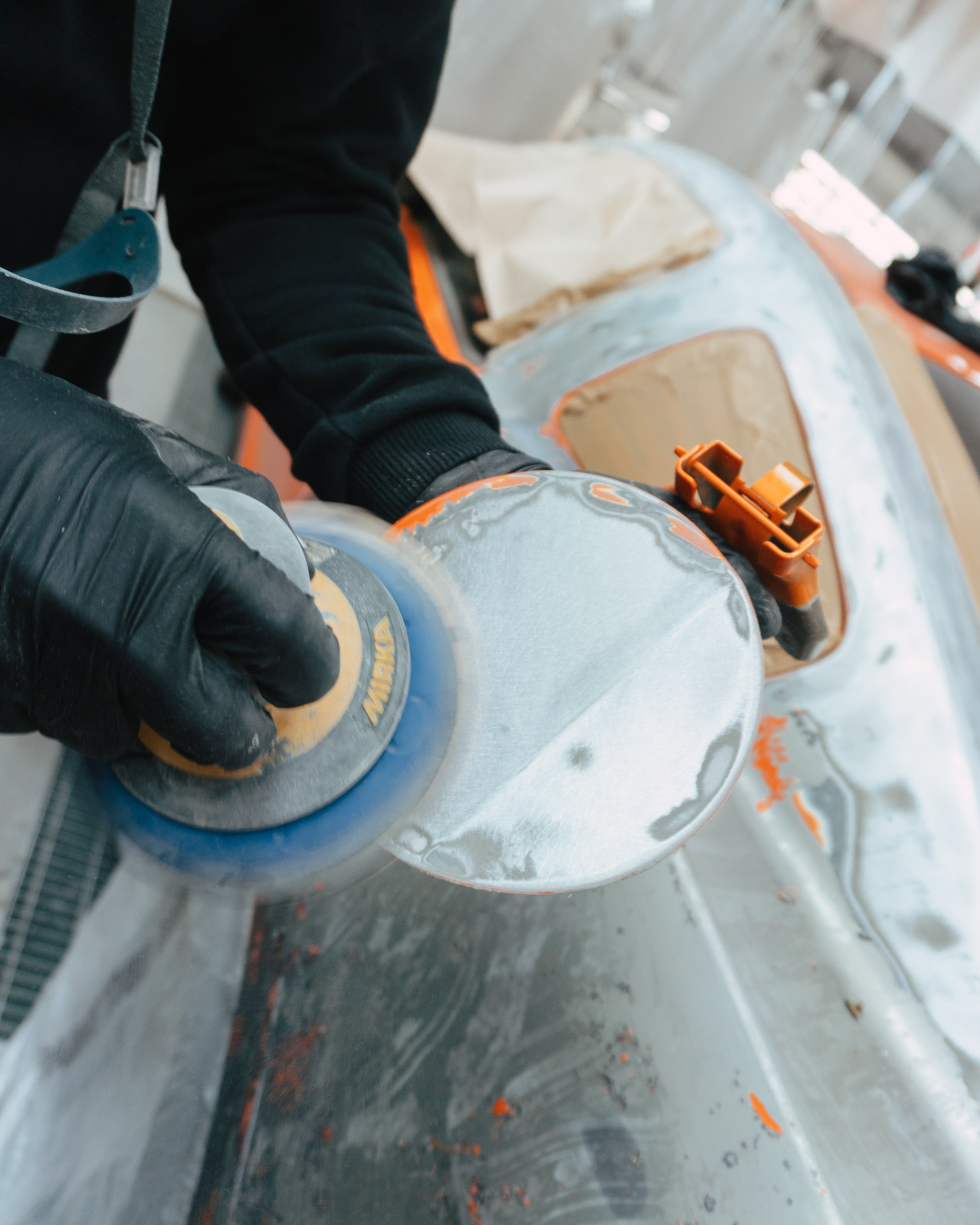 Ford Mustang Roush оранжевый окрас кузова и выкрас полос. DeLorein