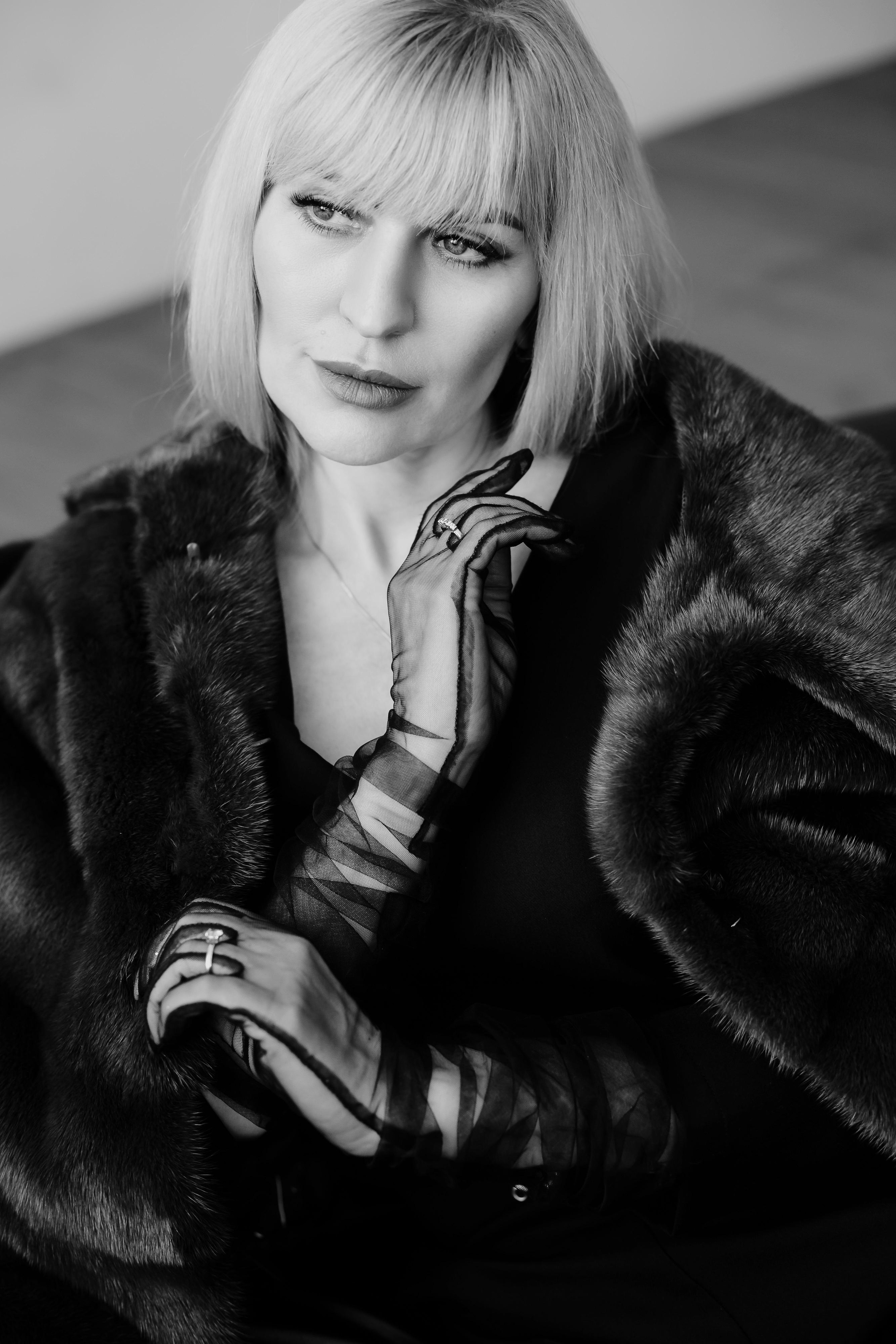 Минимализм в студии. Креативный и женский Фотограф Омске Наталья Лебедева