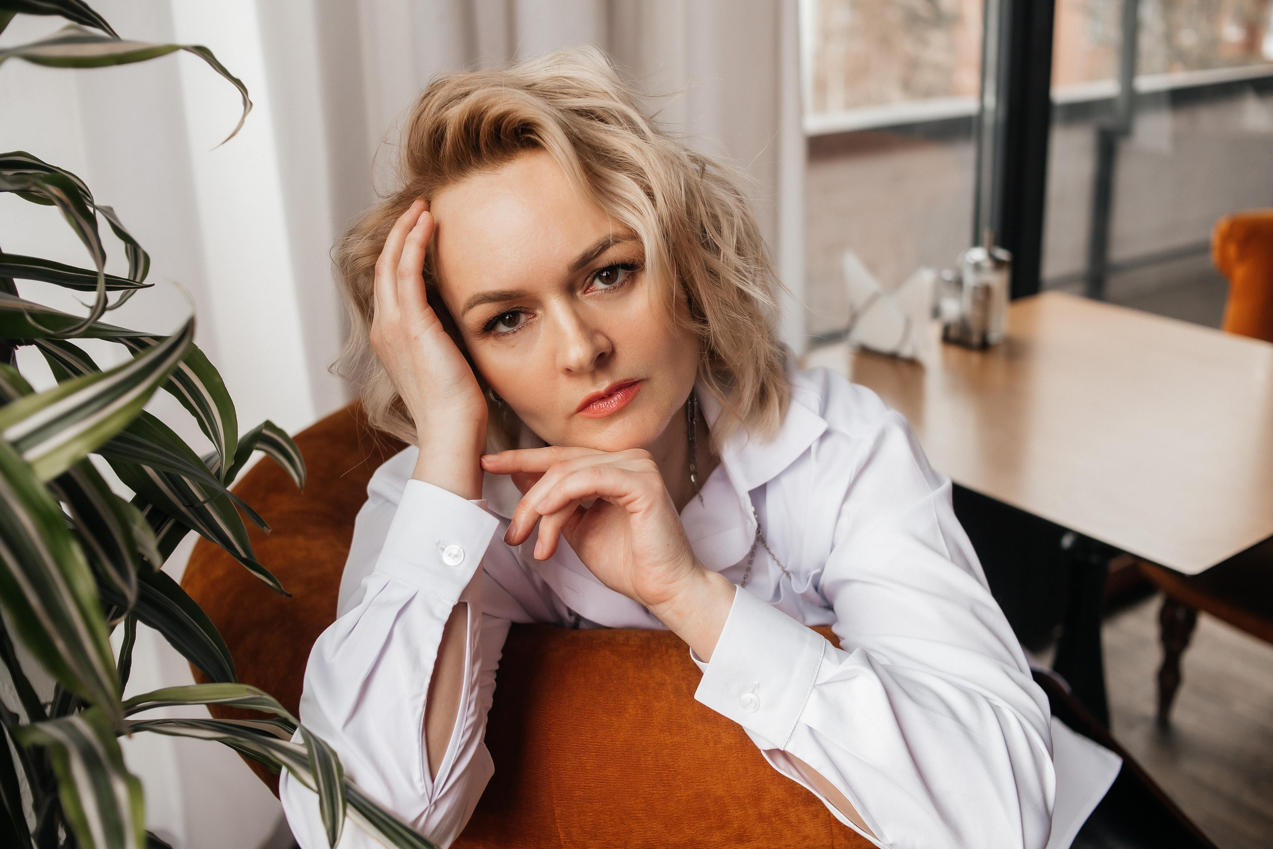 Кофейня, прогулка, ветер. Креативный и женский Фотограф Омске Наталья Лебедева