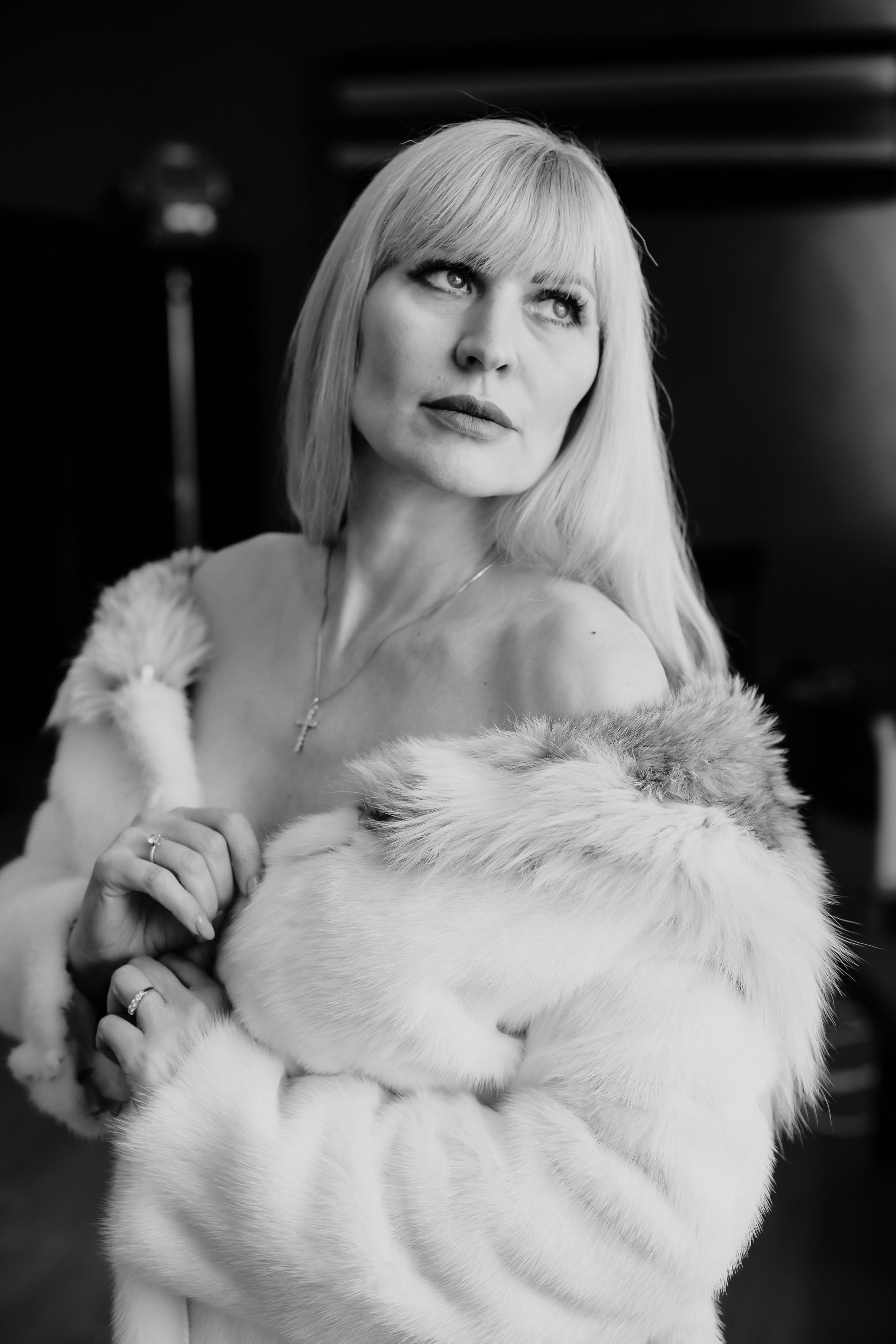 Минимализм в студии. Креативный и женский Фотограф Омске Наталья Лебедева