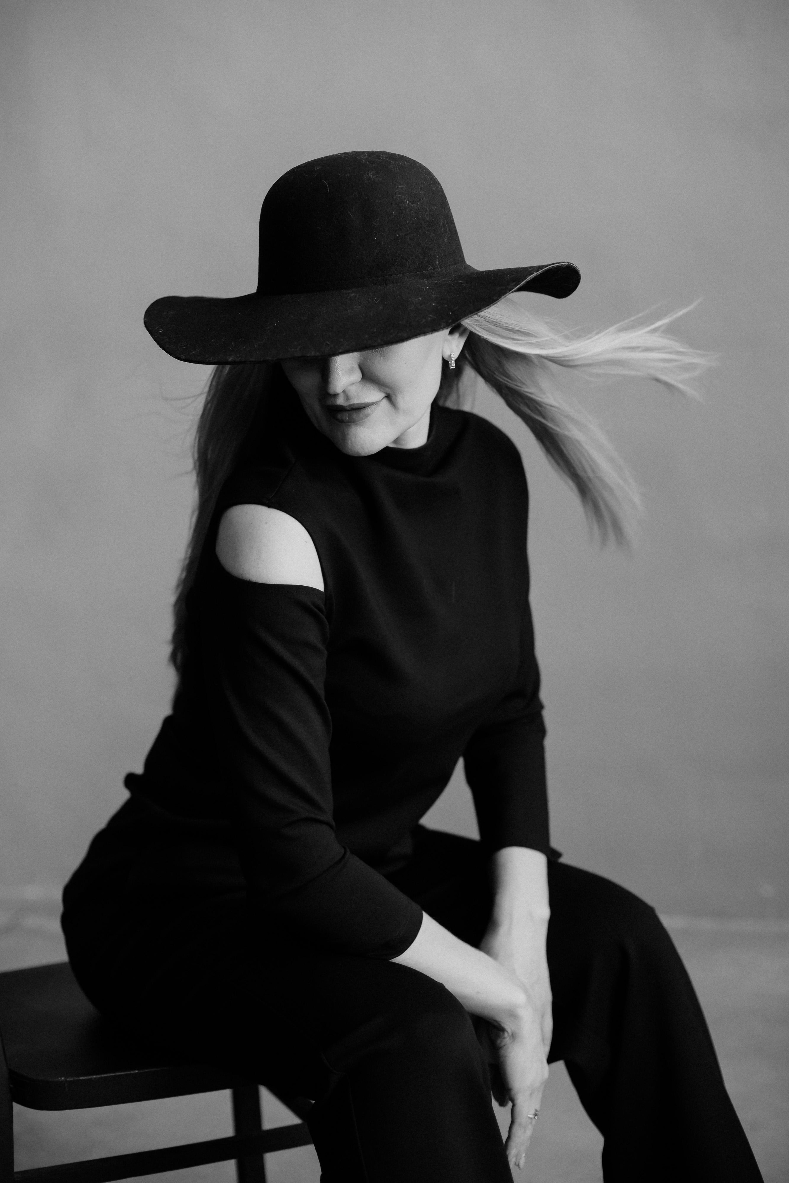 Минимализм в студии. Креативный и женский Фотограф Омске Наталья Лебедева