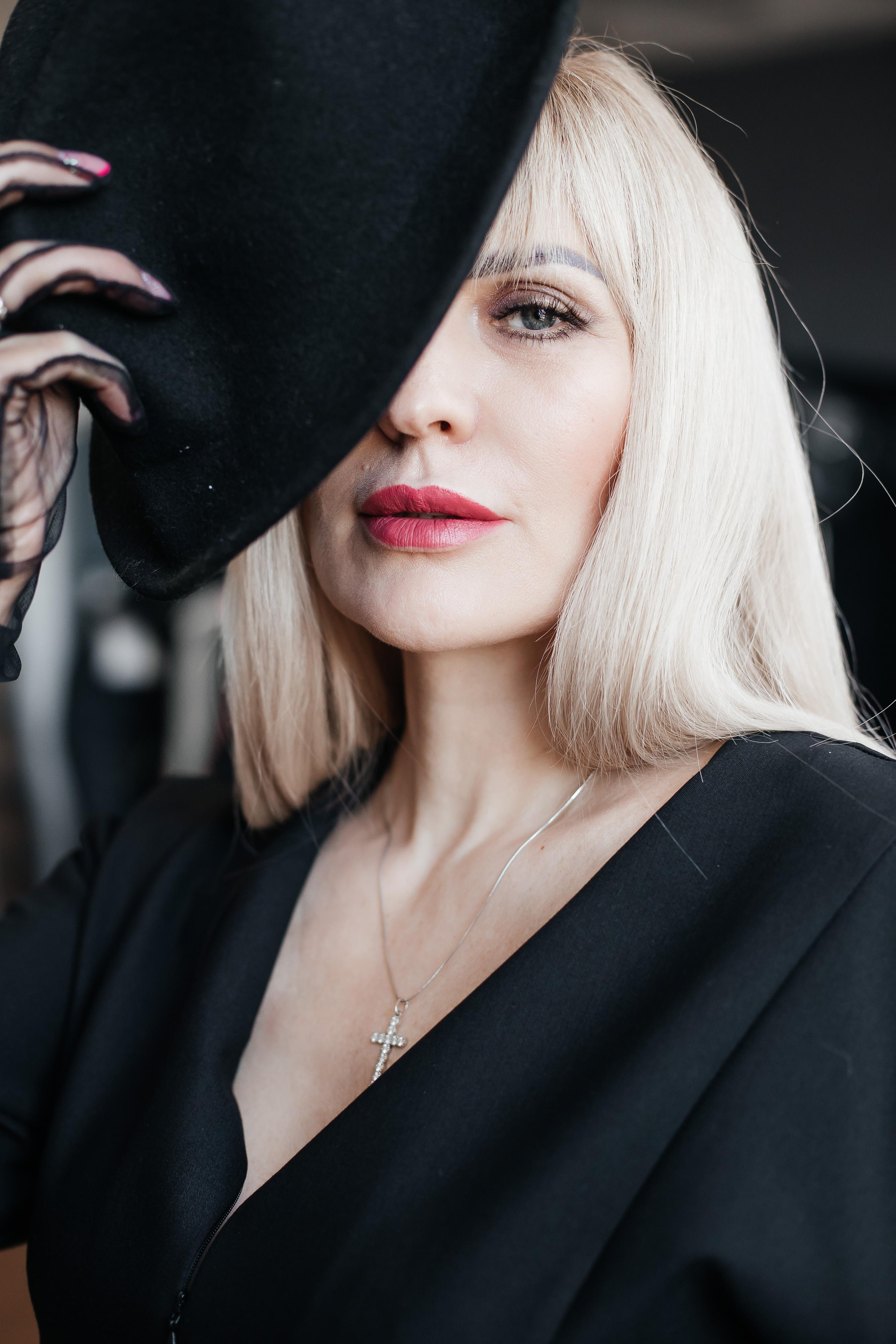 Минимализм в студии. Креативный и женский Фотограф Омске Наталья Лебедева