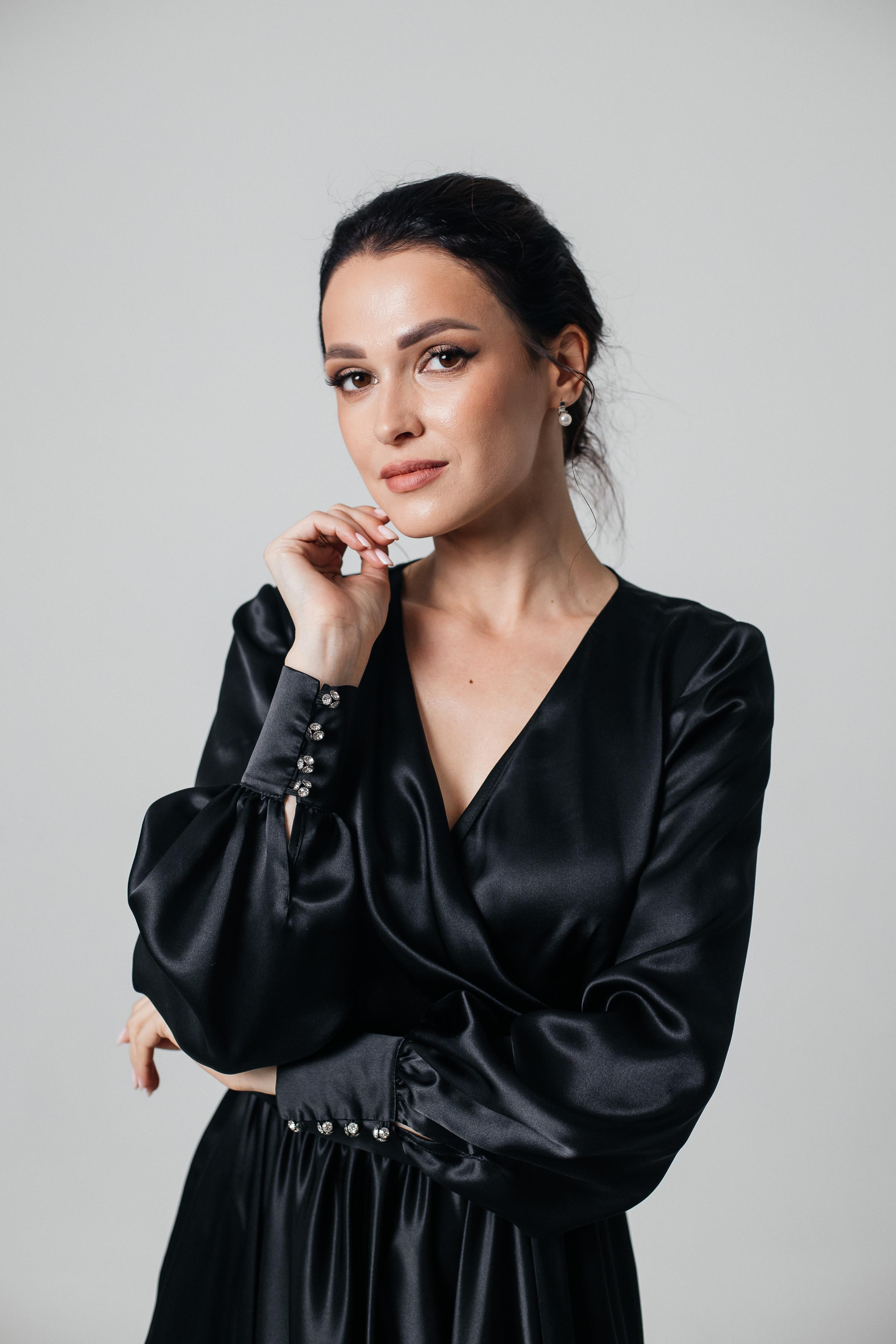 Классика в классической студии. Креативный и женский Фотограф Омске Наталья Лебедева