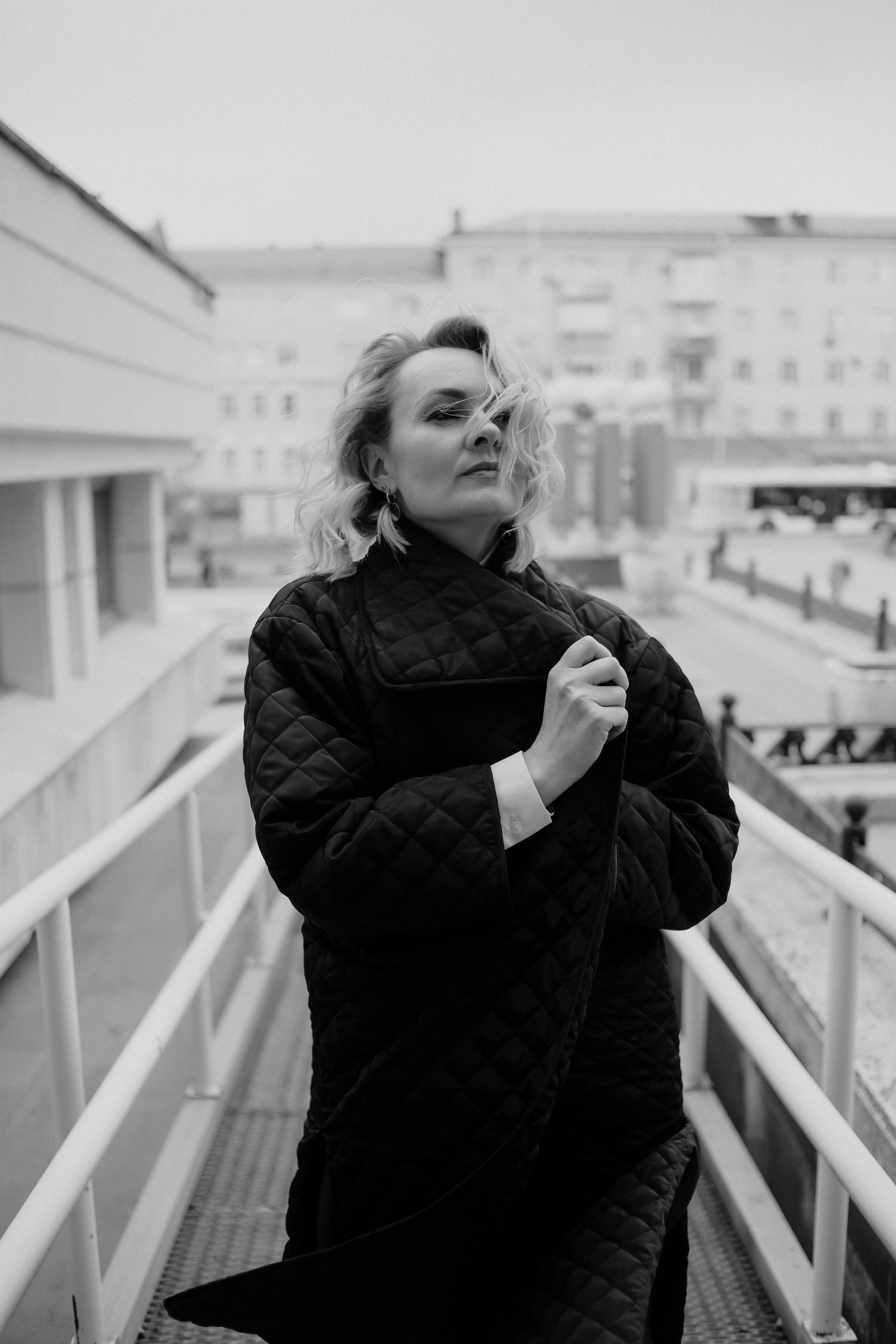 Кофейня, прогулка, ветер. Креативный и женский Фотограф Омске Наталья Лебедева