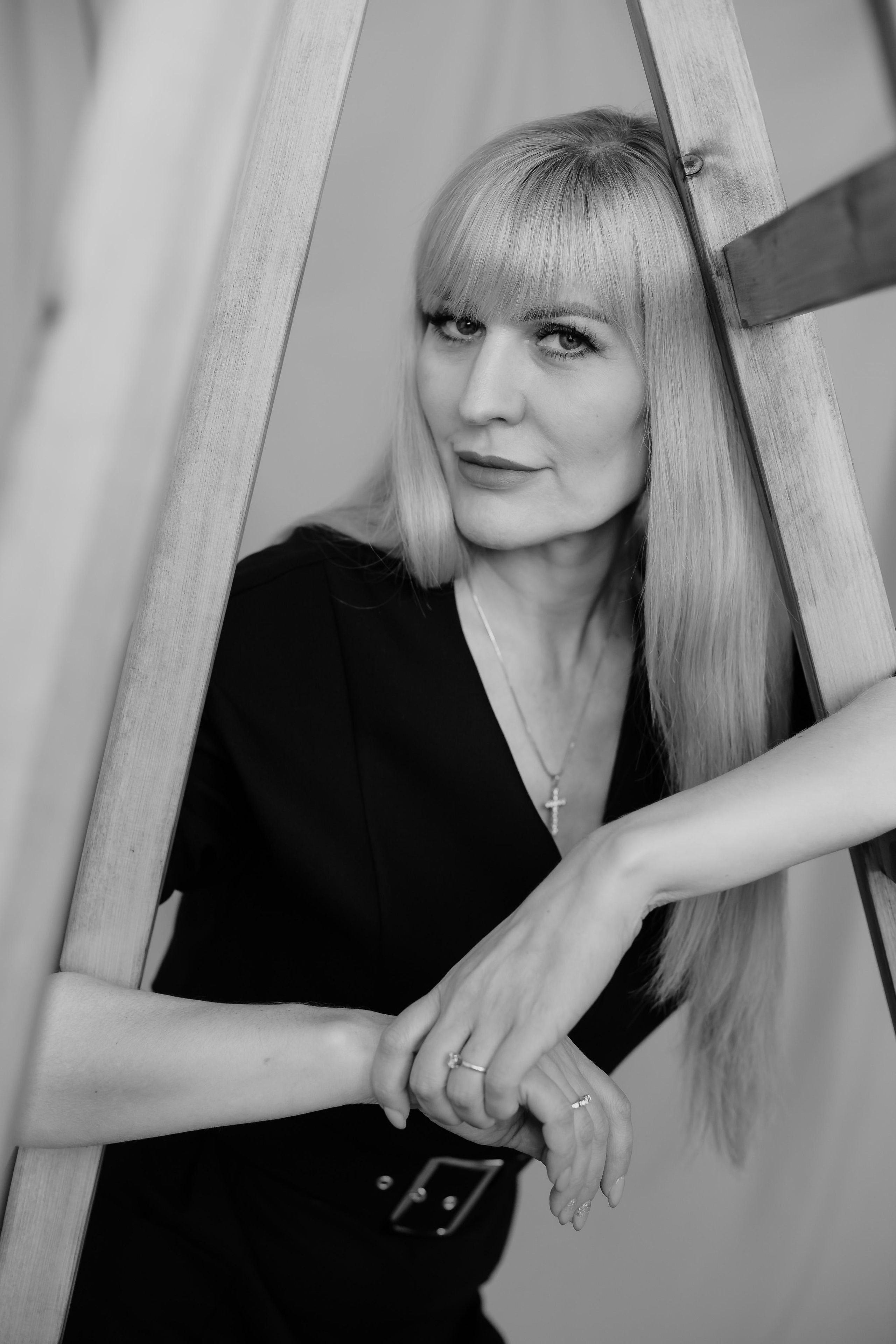 Минимализм в студии. Креативный и женский Фотограф Омске Наталья Лебедева