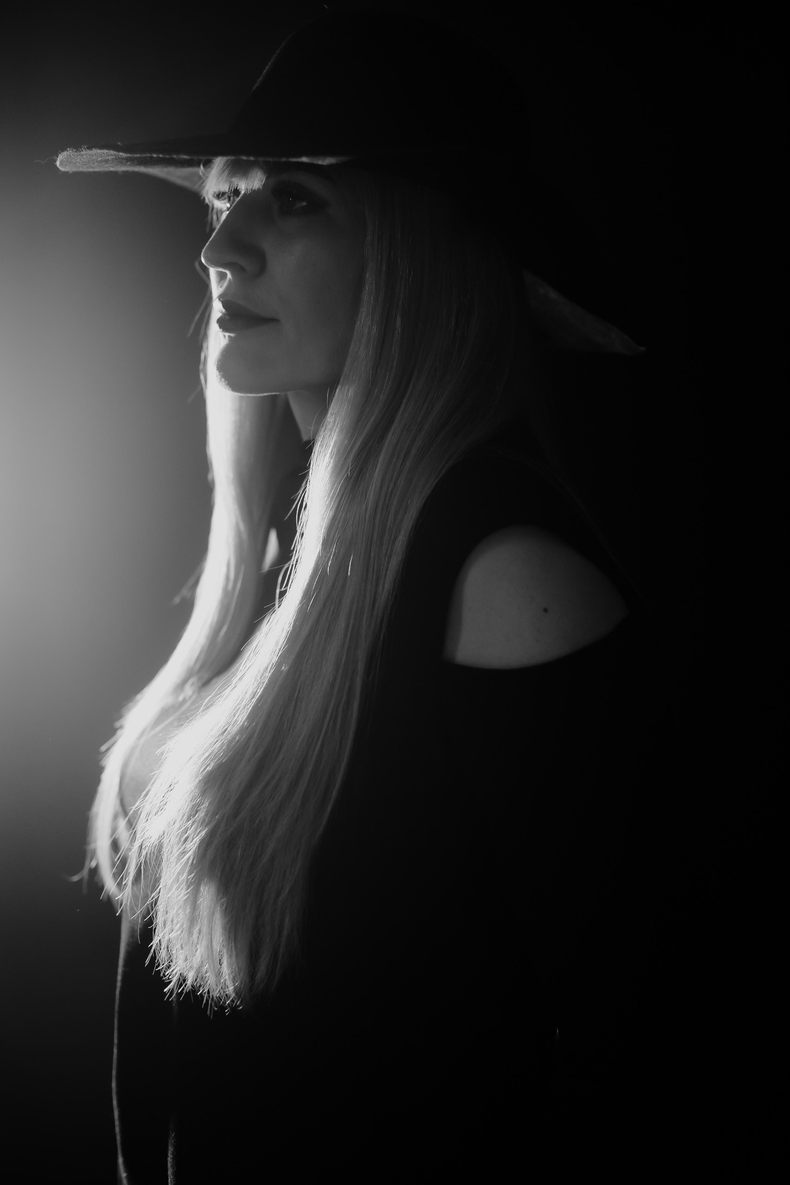 Минимализм в студии. Креативный и женский Фотограф Омске Наталья Лебедева