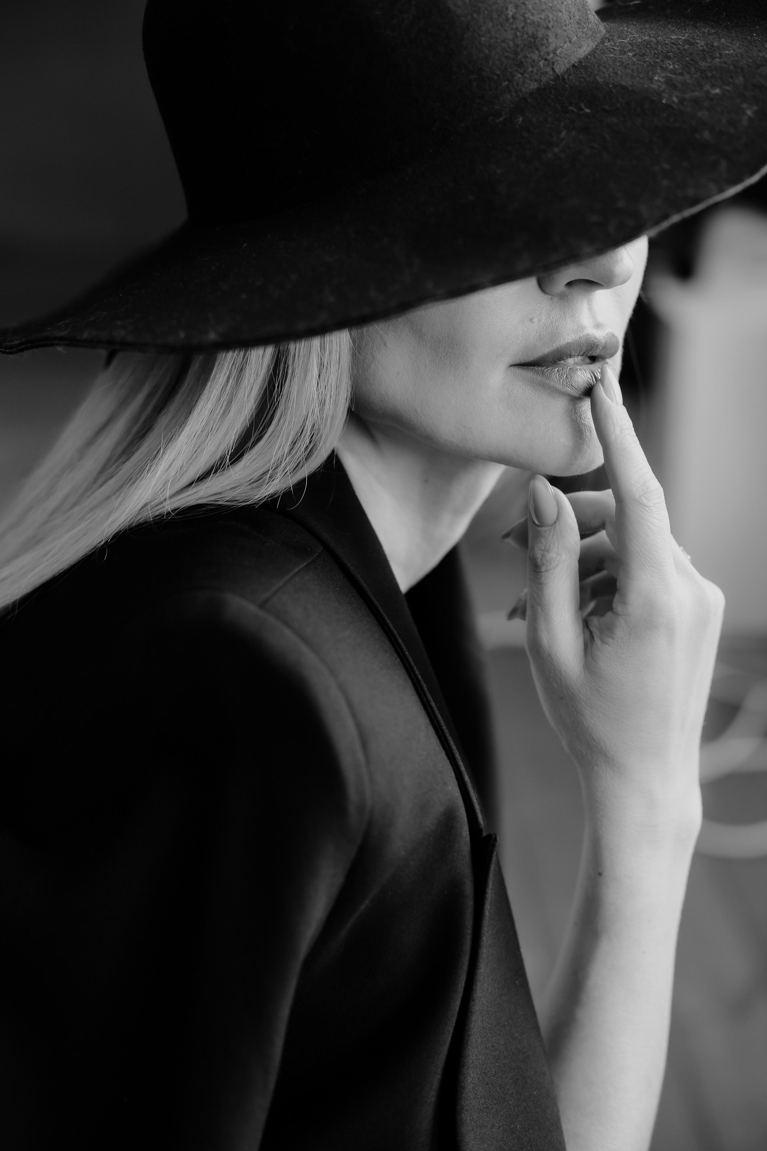 Минимализм в студии. Креативный и женский Фотограф Омске Наталья Лебедева