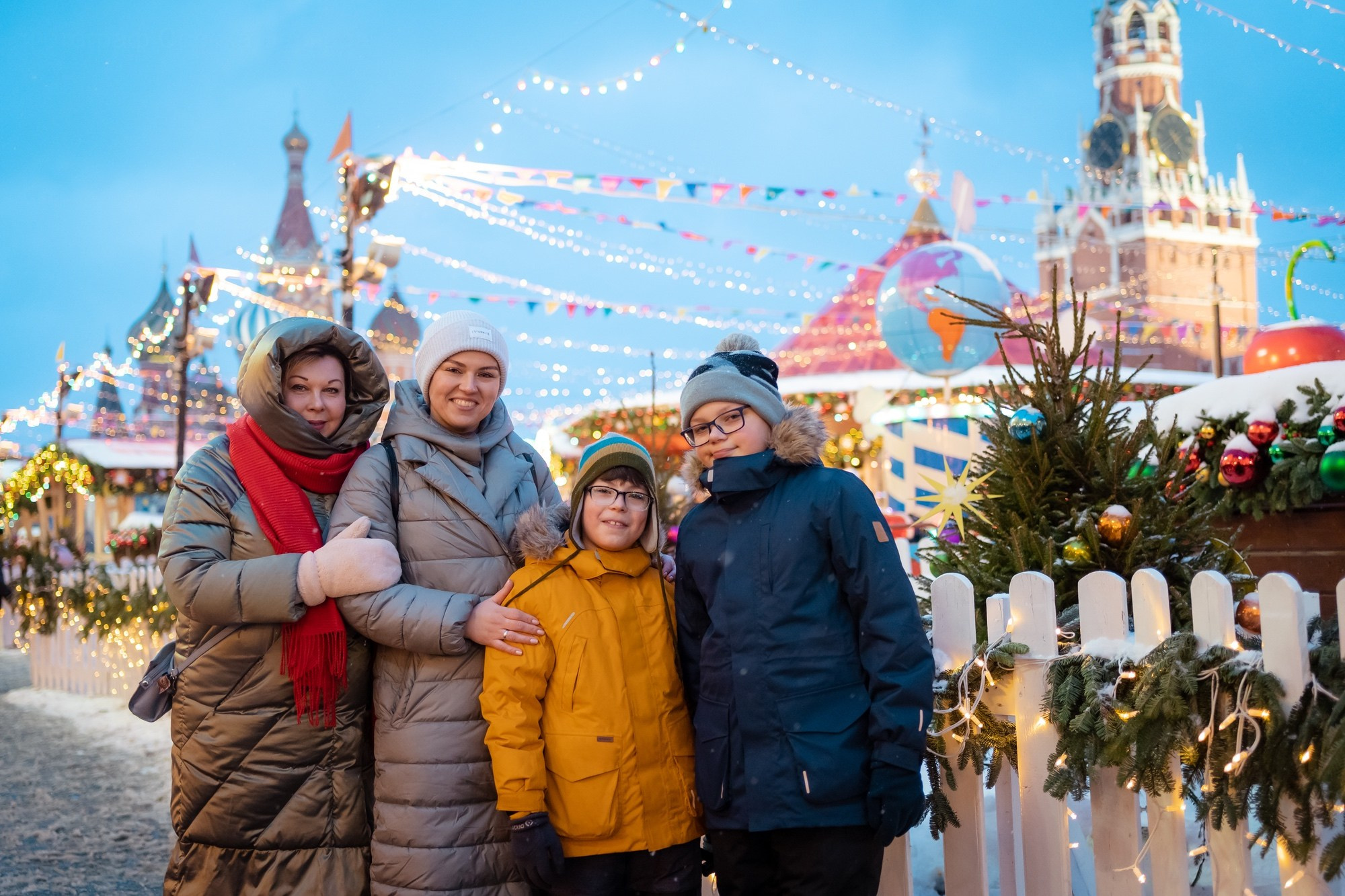 Юля с семьей в центре. Семейный фотограф Варвара Сорока в городе Москве