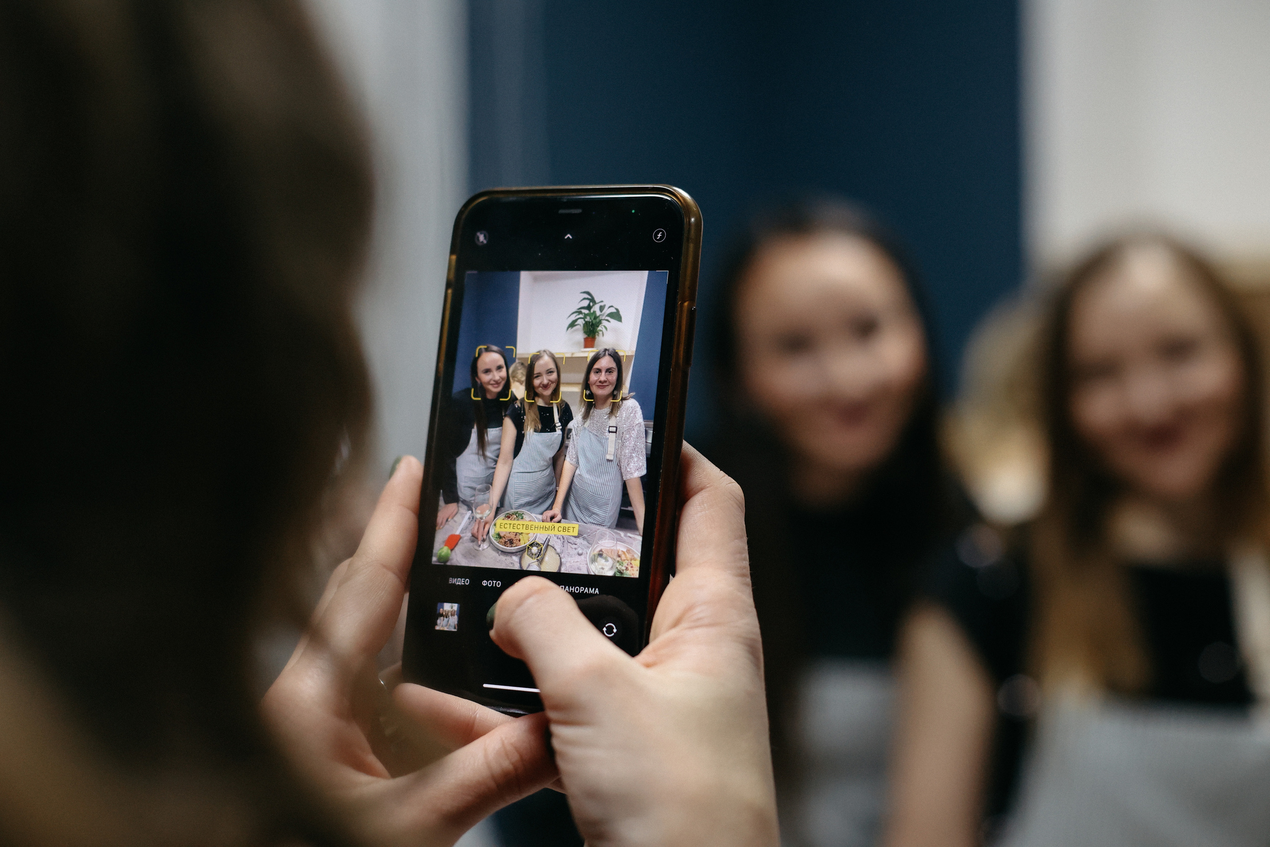 Новогодний ужин. Свадебный фотограф Полина Мишуринская