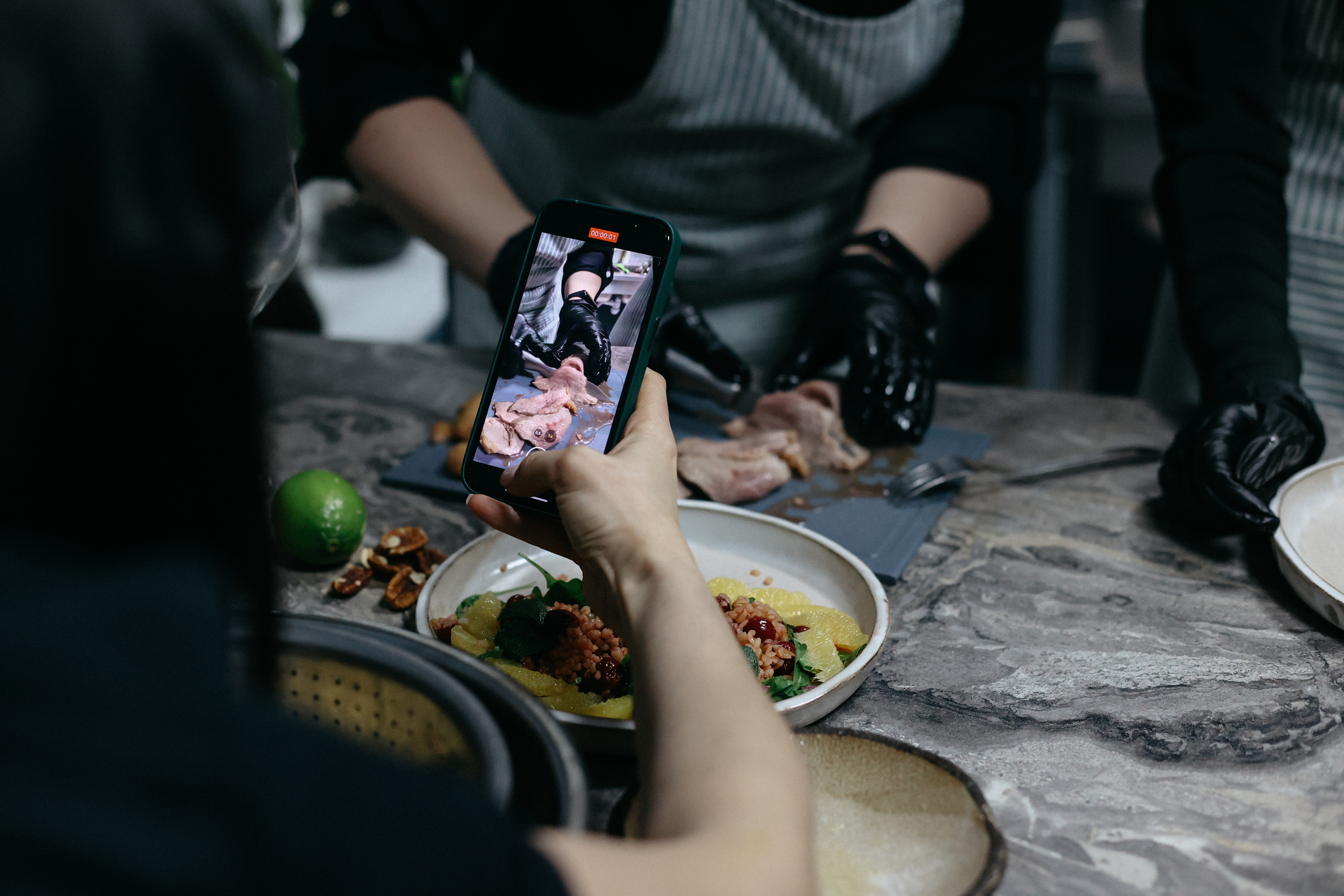 Новогодний ужин. Свадебный фотограф Полина Мишуринская