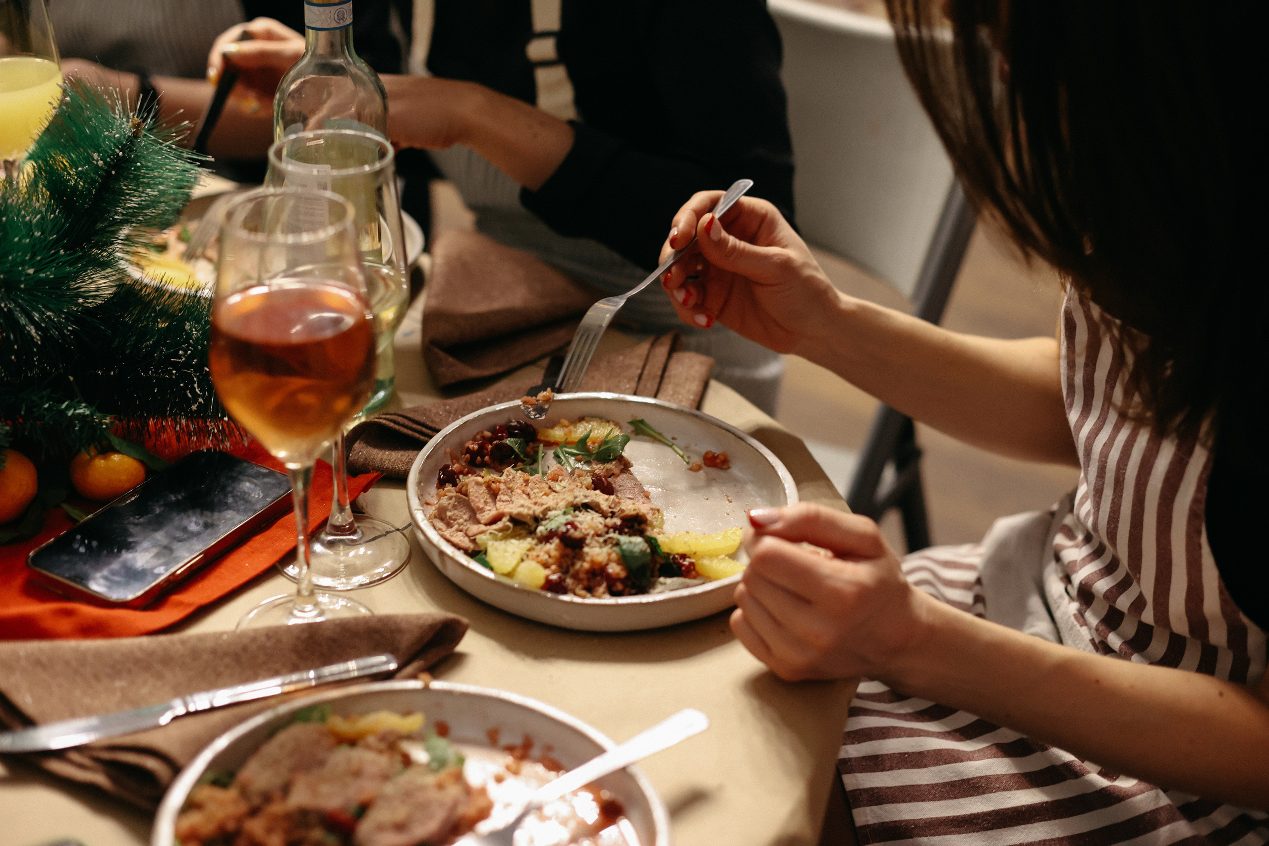 Новогодний ужин. Свадебный фотограф Полина Мишуринская