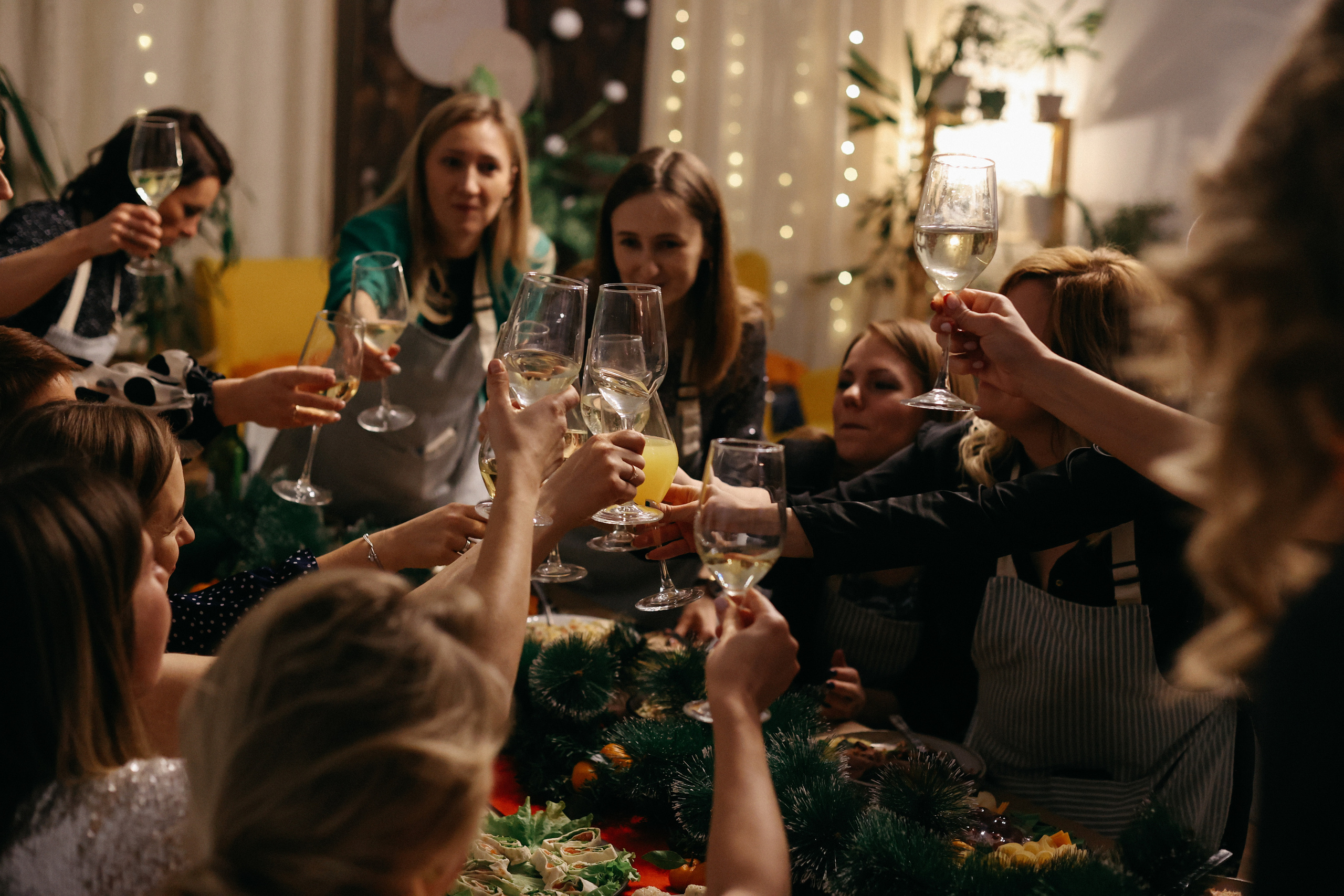 Новогодний ужин. Свадебный фотограф Полина Мишуринская