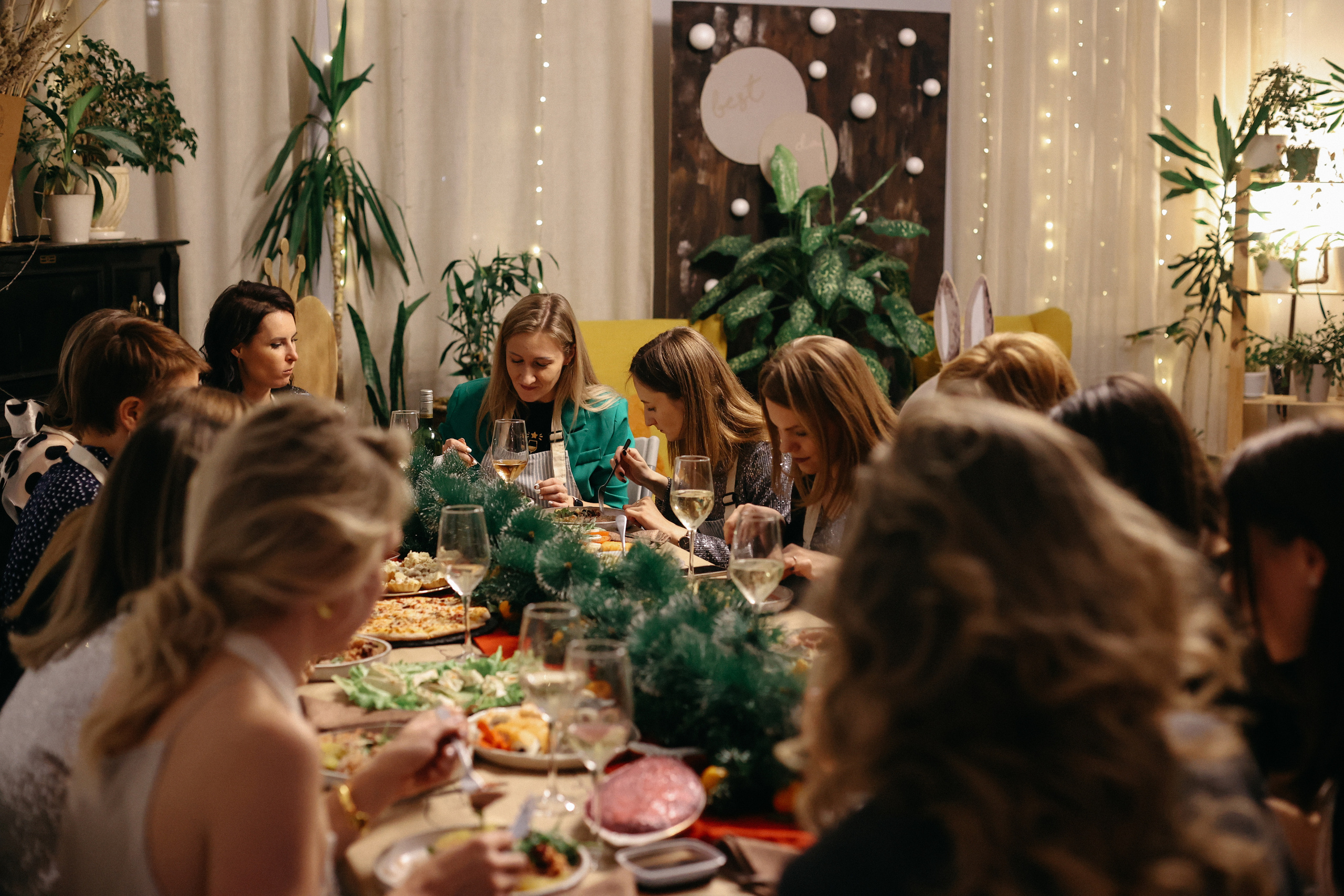 Новогодний ужин. Свадебный фотограф Полина Мишуринская