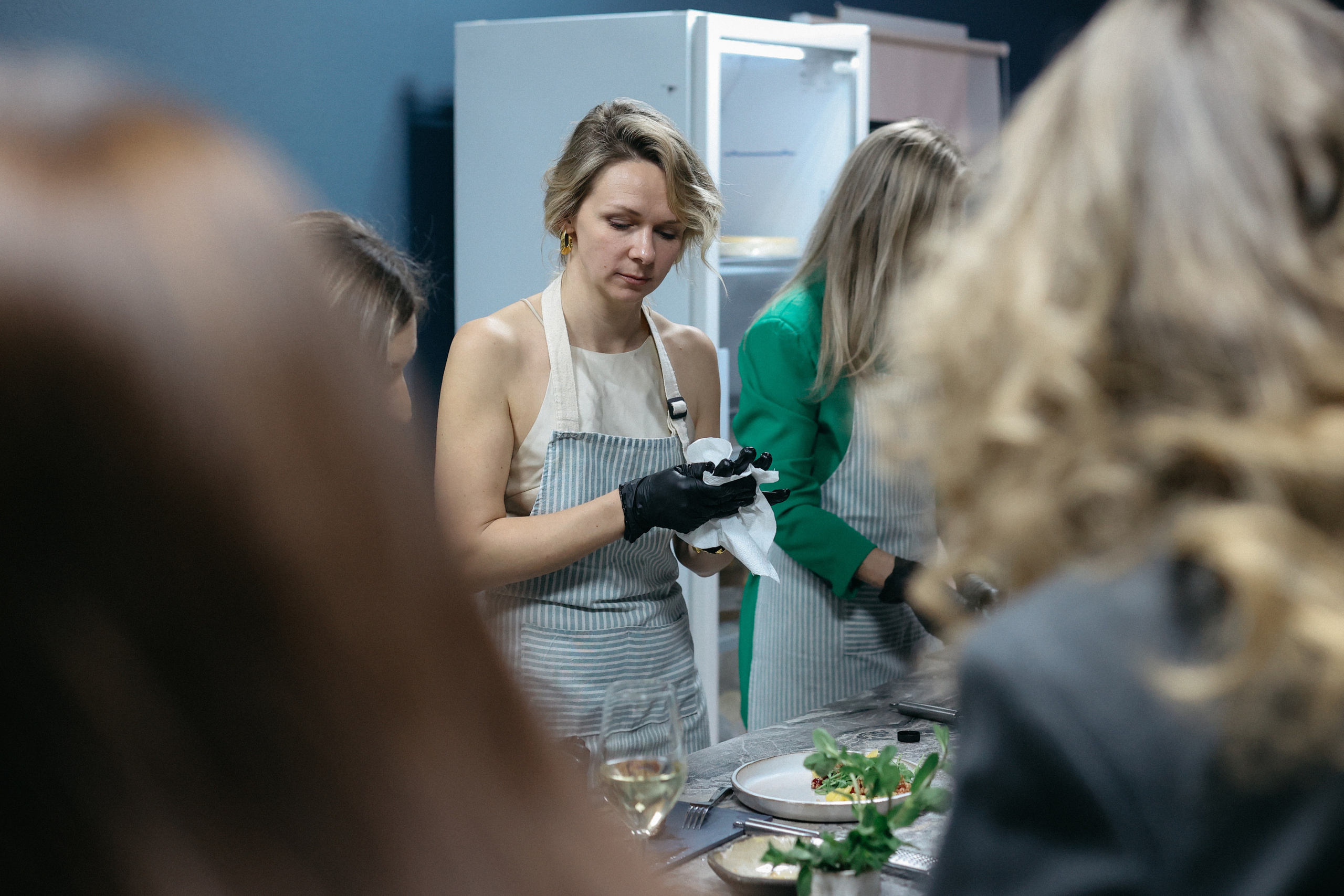 Новогодний ужин. Свадебный фотограф Полина Мишуринская