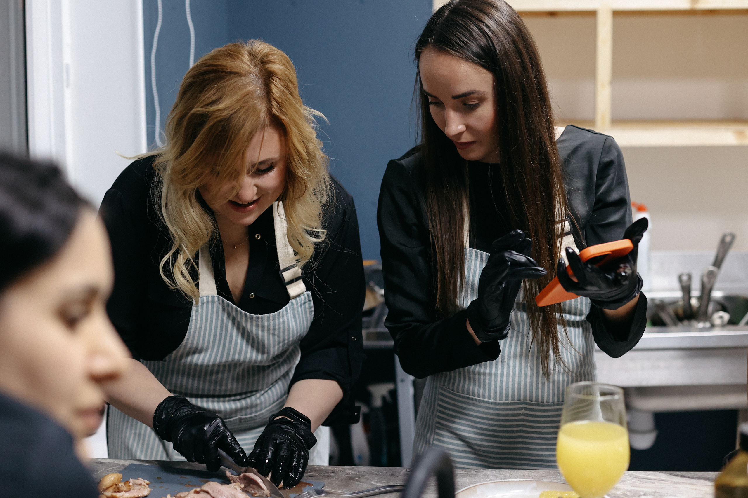 Новогодний ужин. Свадебный фотограф Полина Мишуринская