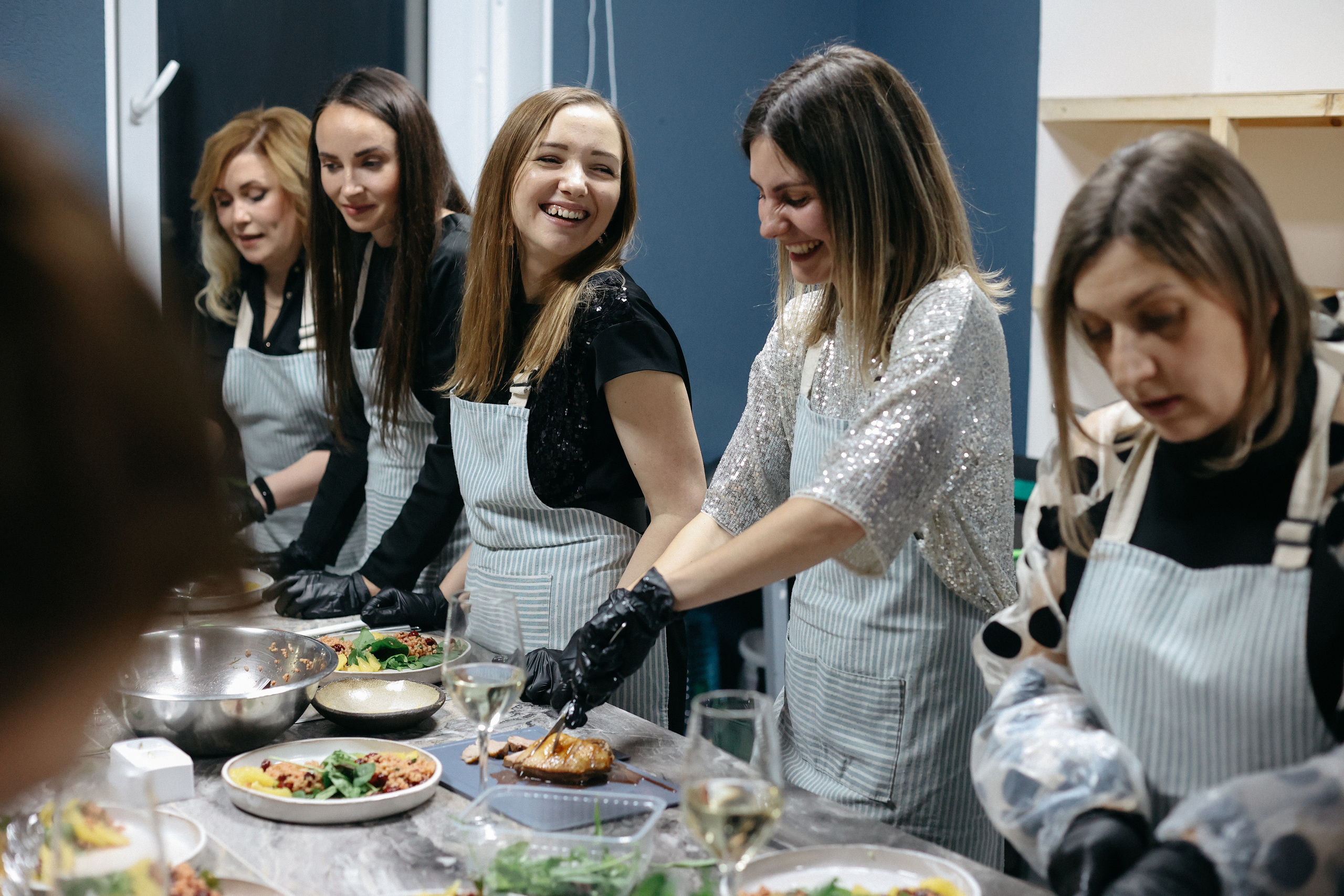 Новогодний ужин. Свадебный фотограф Полина Мишуринская