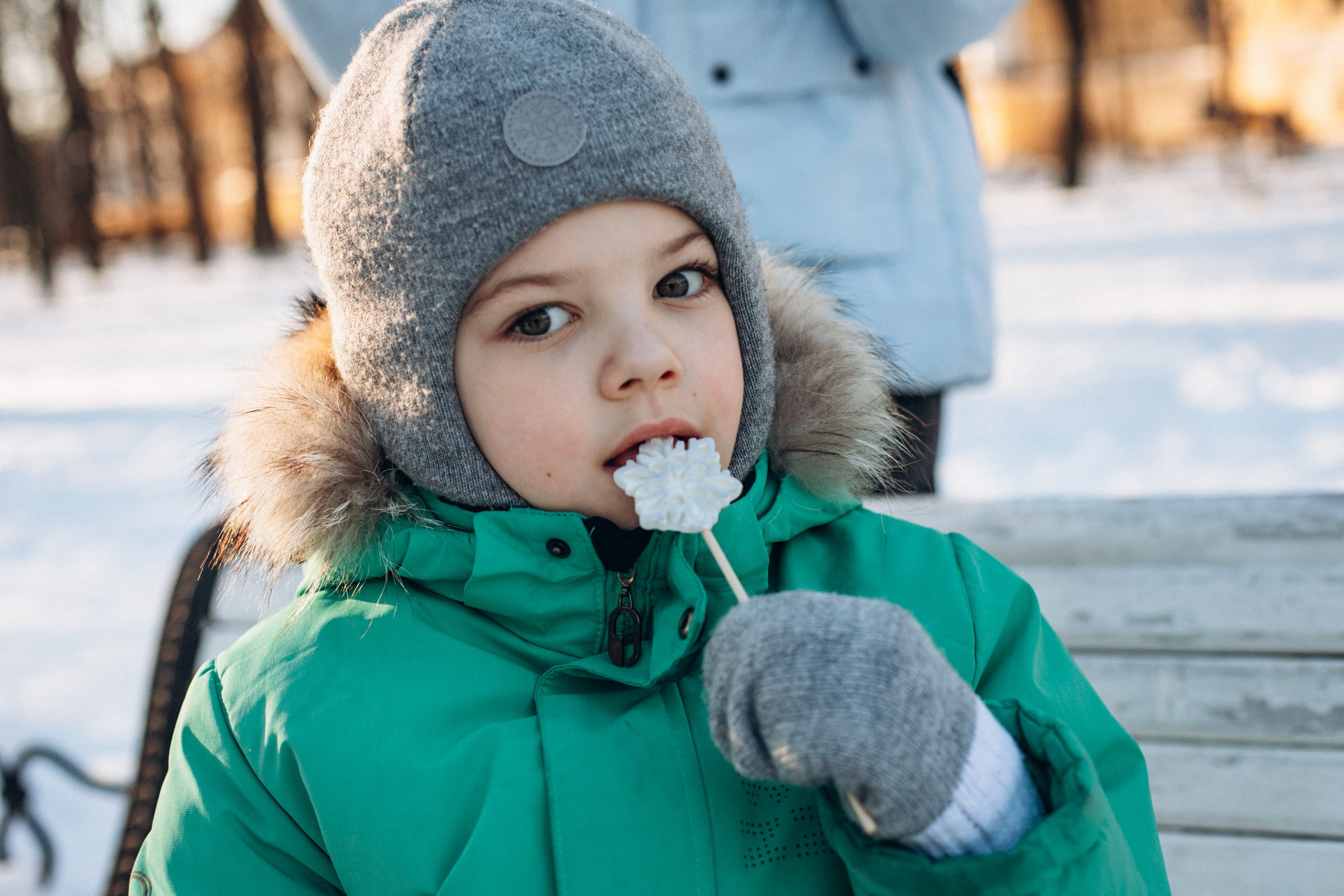 Анна с семьей в феврале. Фотопрогулка в Петербурге. Индивидуальный и семейный фотограф в Санкт-Петербурге