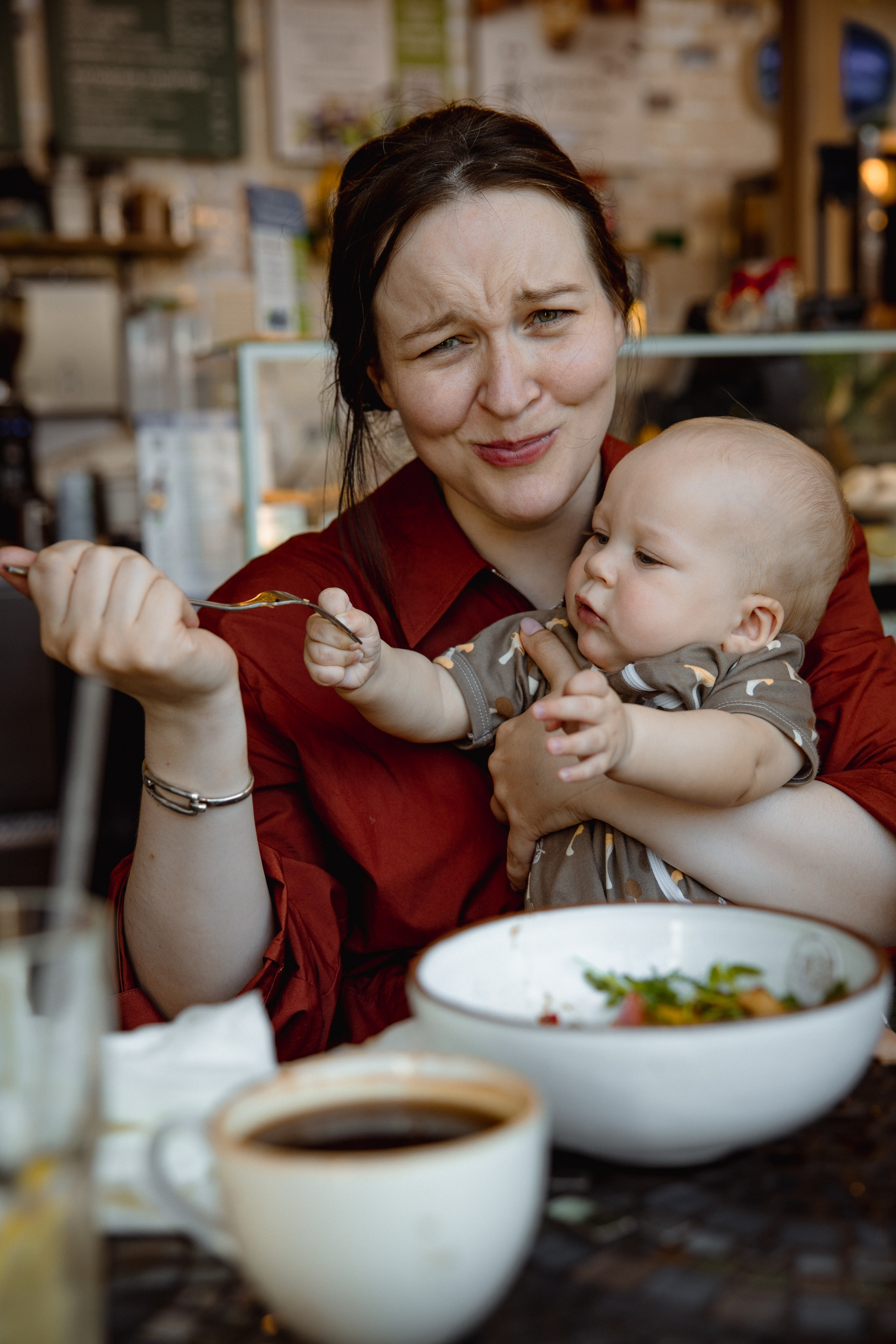 Настя с сыном у Alma-Mater. Ваш семейный newborn и lifestyle фотограф в СПБ Наталья Журавлева