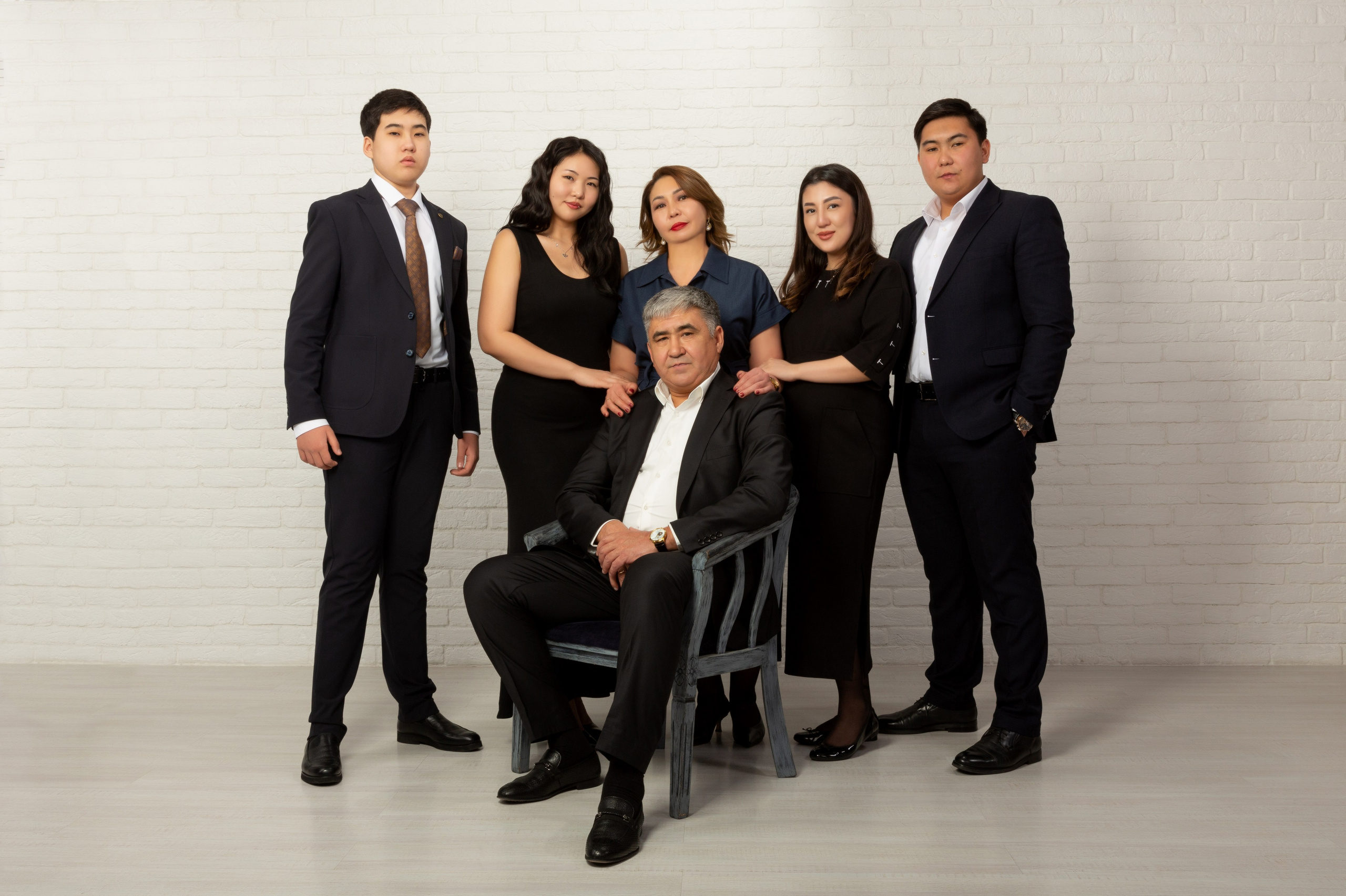 Фотосессия для большой семьи Алматы. Фотостудия Алматы. Семейная и детская фотостудия Family studio.Фотограф Алматы